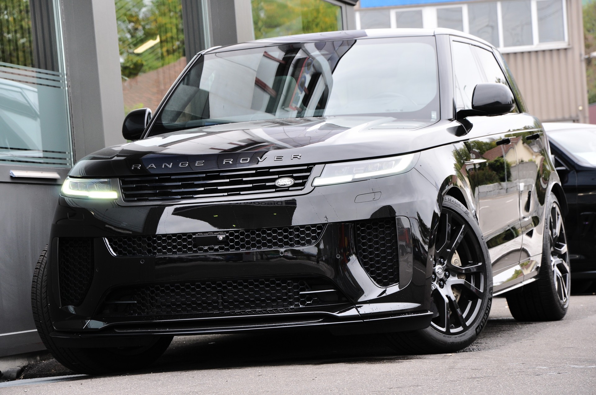LAND ROVER Range Rover Sport P635 4.4 V8 SV Edition One