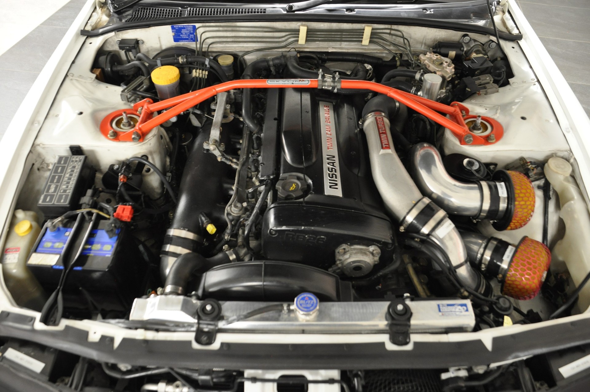 NISSAN Skyline R32 GT-R-image-13