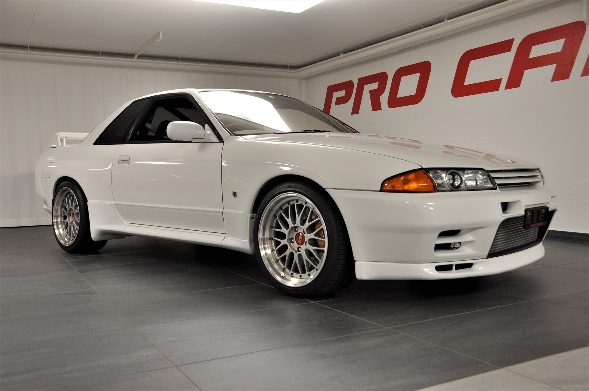 NISSAN Skyline R32 GT-R-image-3