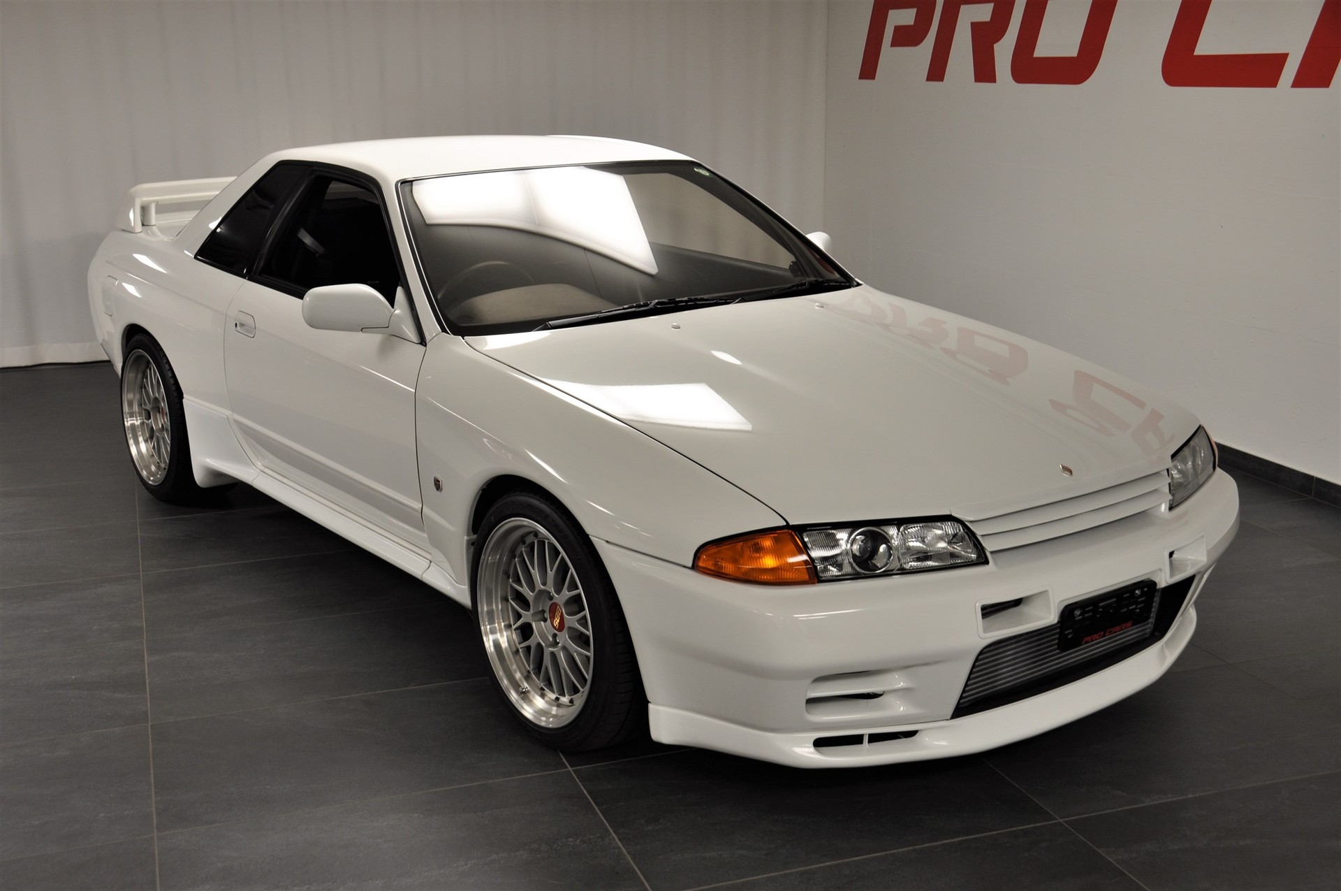 NISSAN Skyline R32 GT-R-image-2