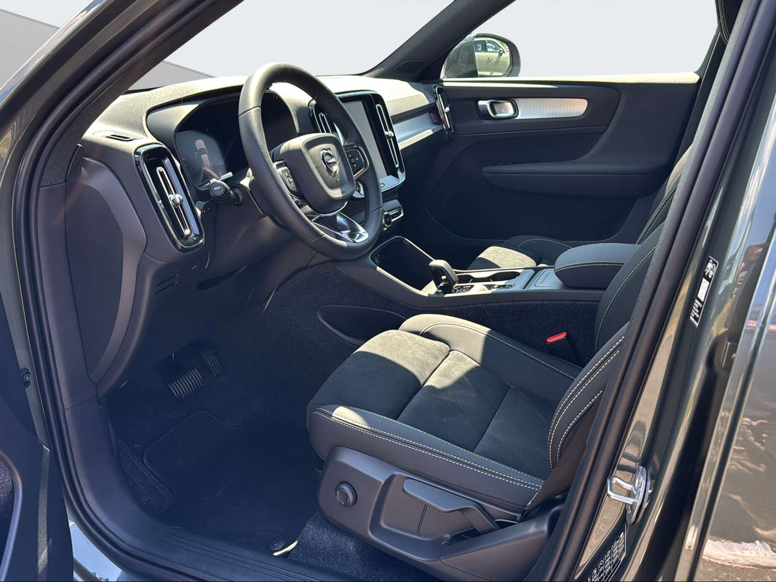 VOLVO XC40 2.0 B3 MH XCITE-image-9