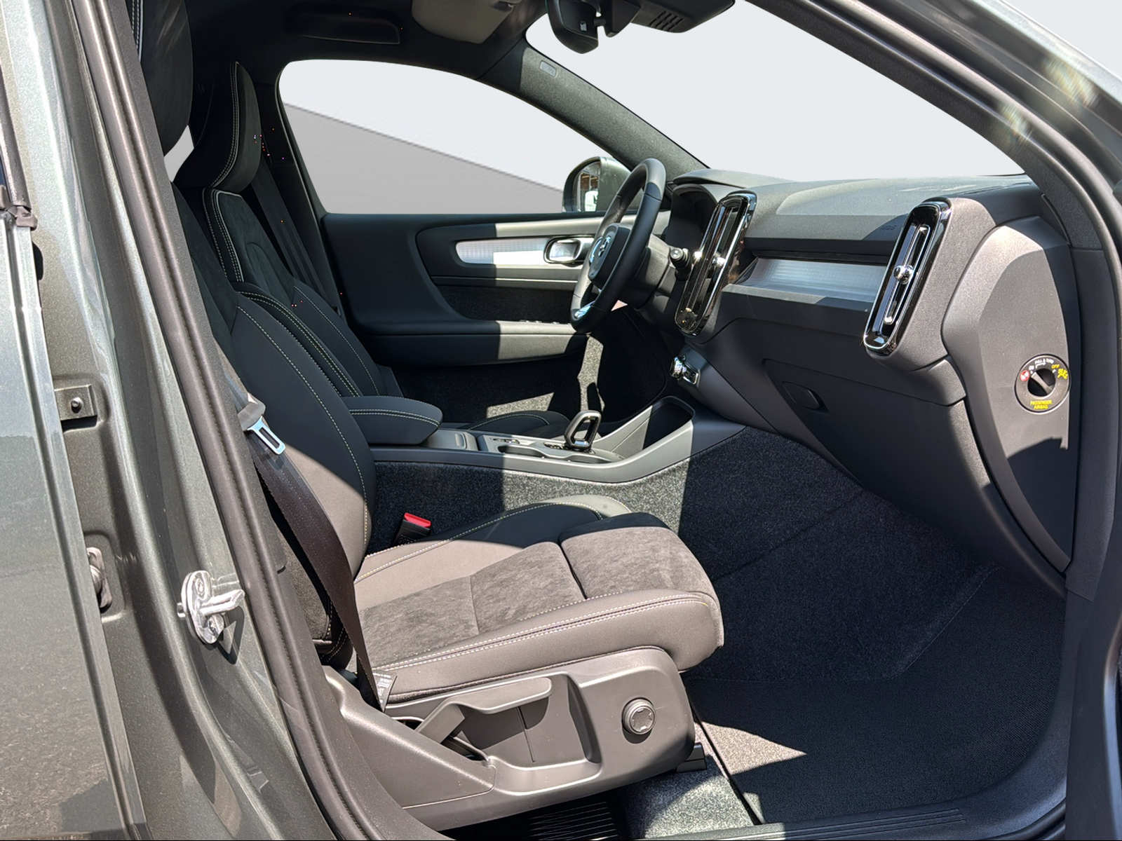 VOLVO XC40 2.0 B3 MH XCITE-image-14