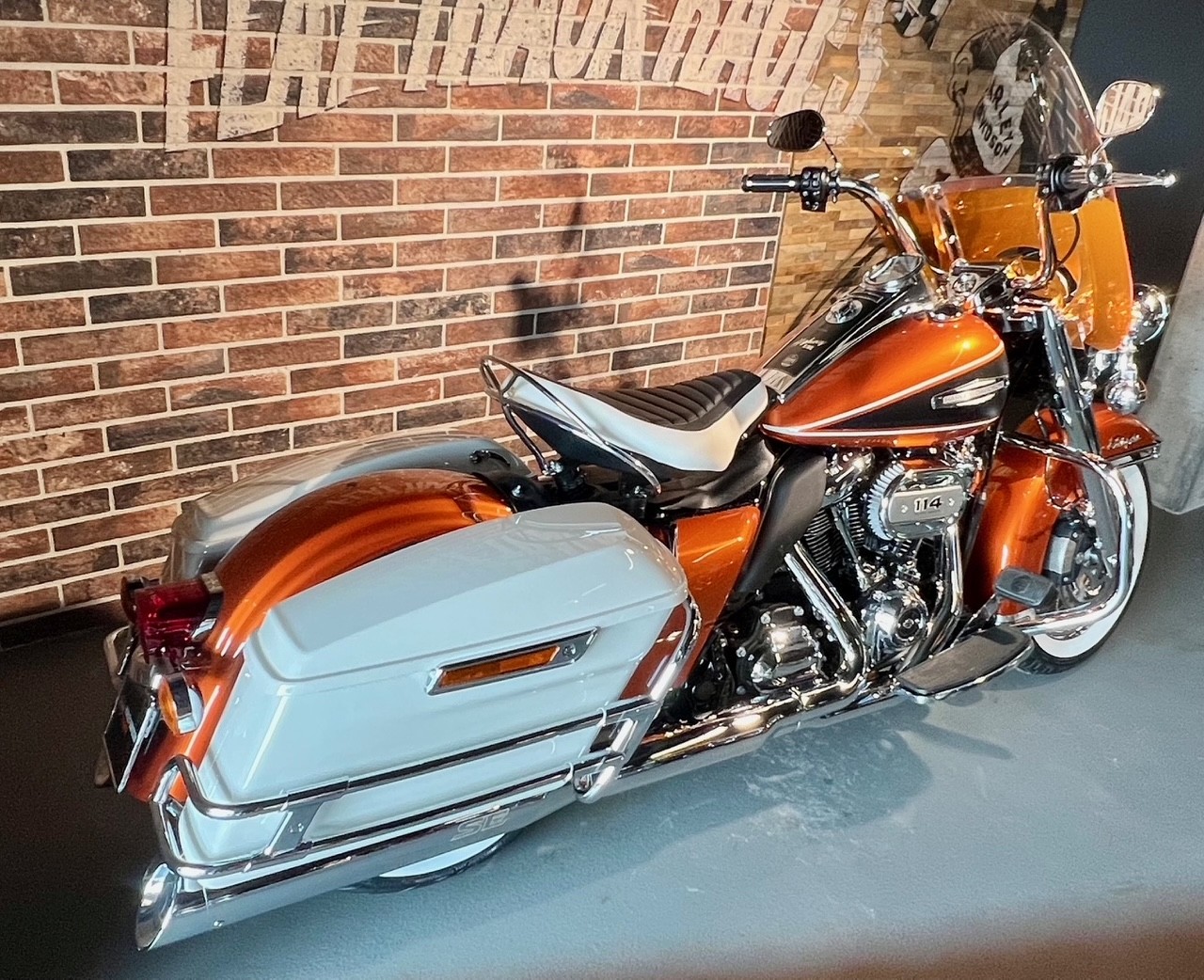 HARLEY-DAVIDSON FLHFB Electra Glide Highway King 114-image-3