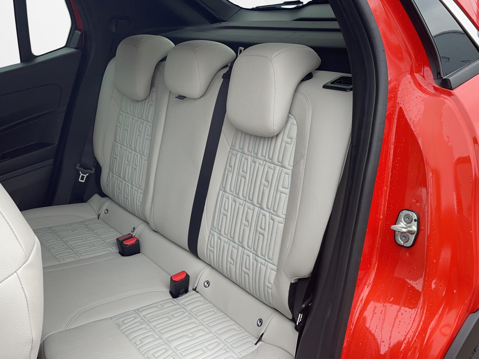FIAT 600 1.2 Hybrid La Prima-image-15