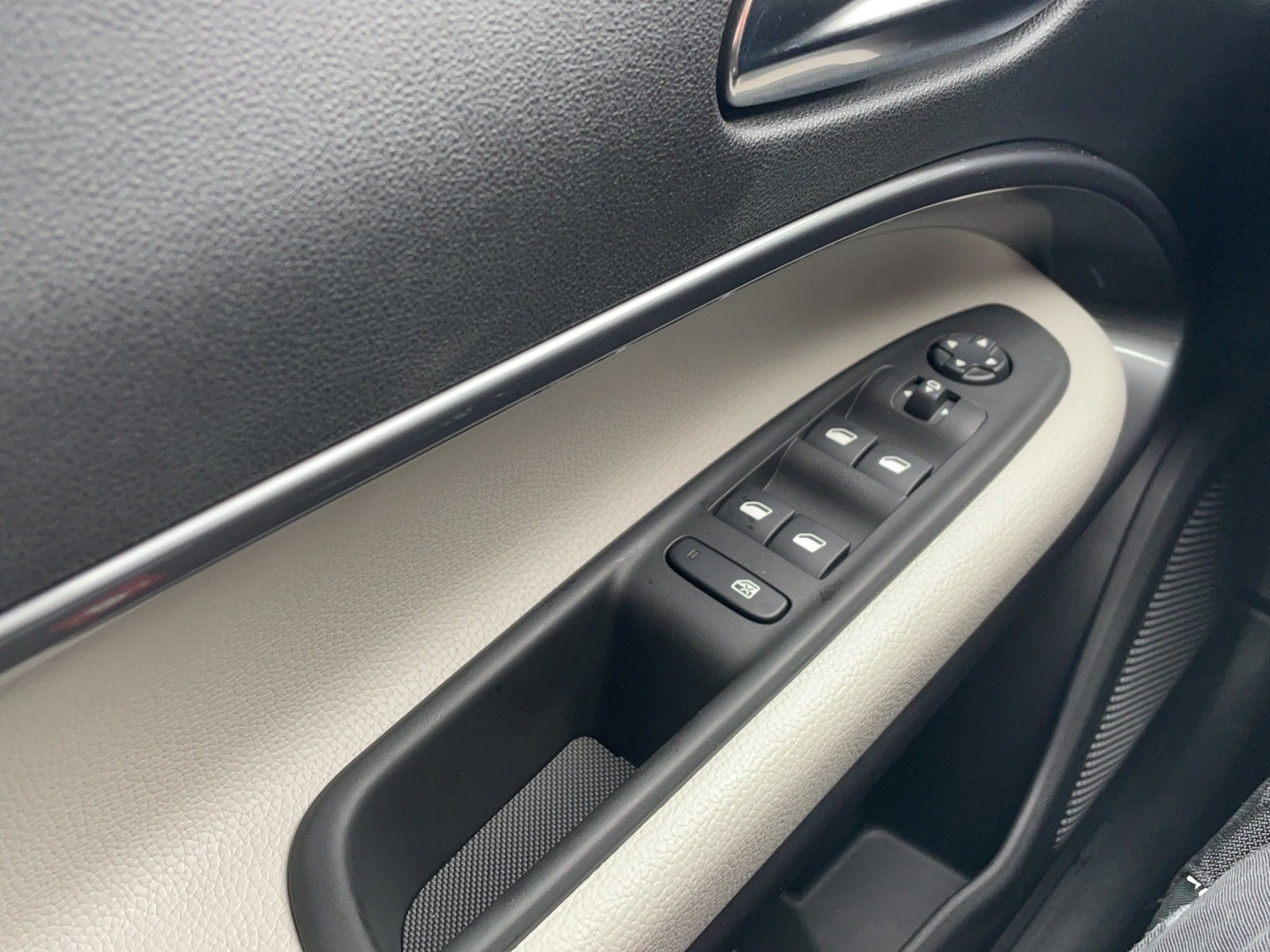 FIAT 600 1.2 Hybrid La Prima-image-10