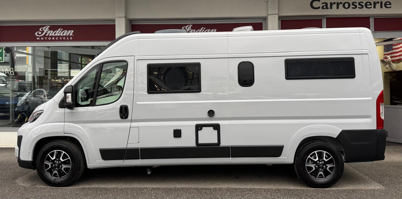 PÖSSL Summit 600 L Shine *Längsbetten*-image-2