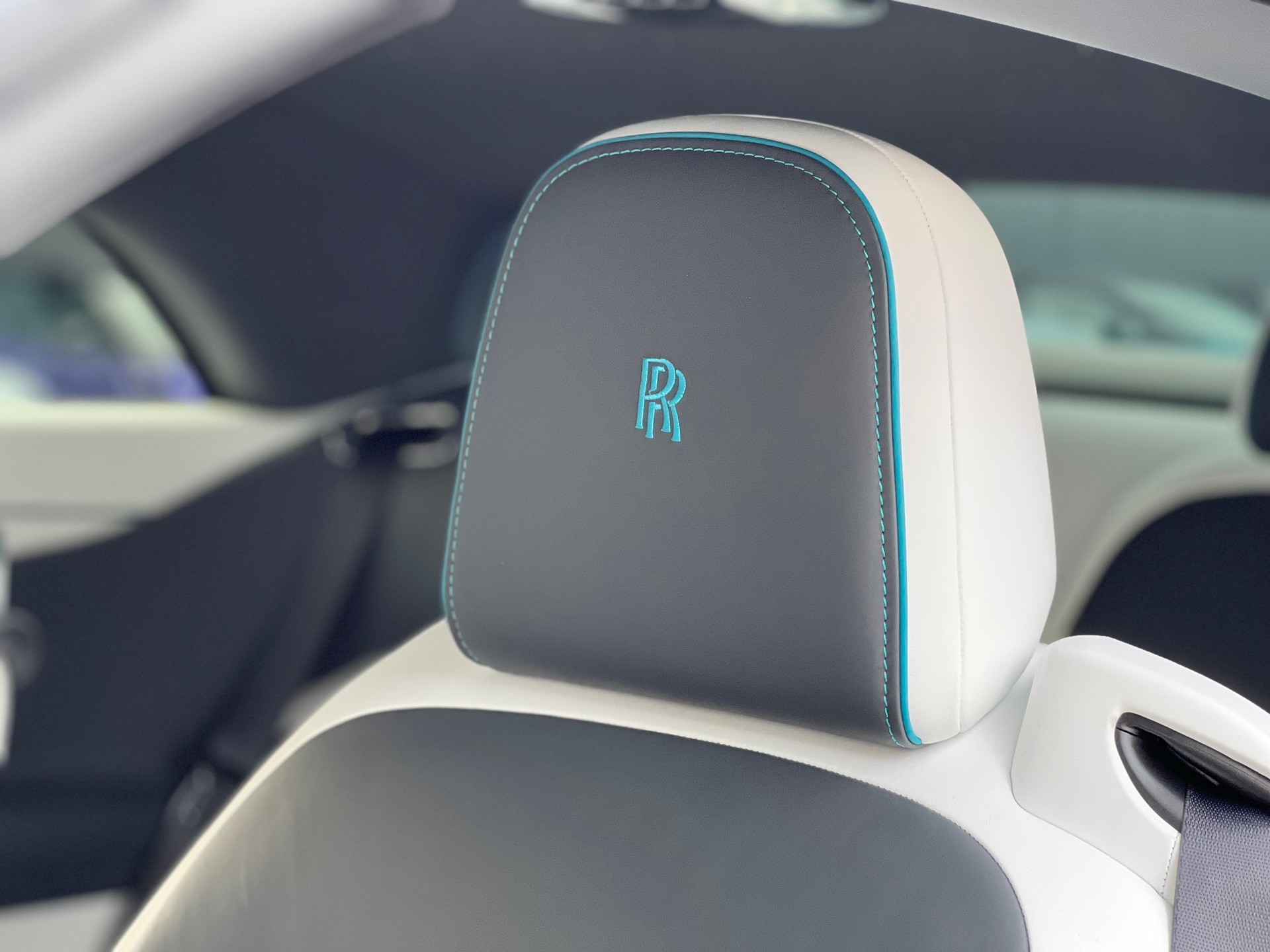 ROLLS-ROYCE Spectre Black Badge-image-12