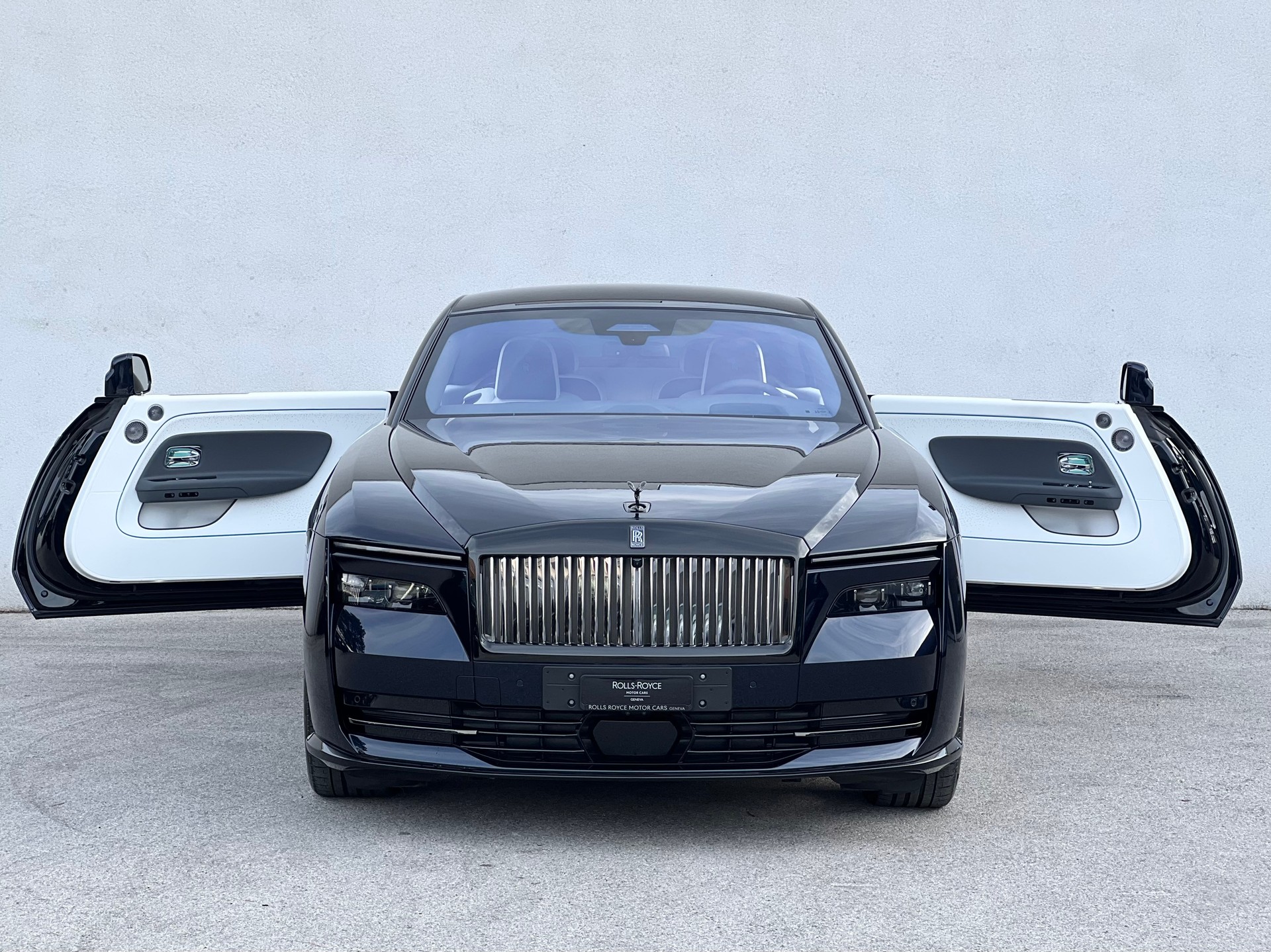 ROLLS-ROYCE Spectre Black Badge-image-4
