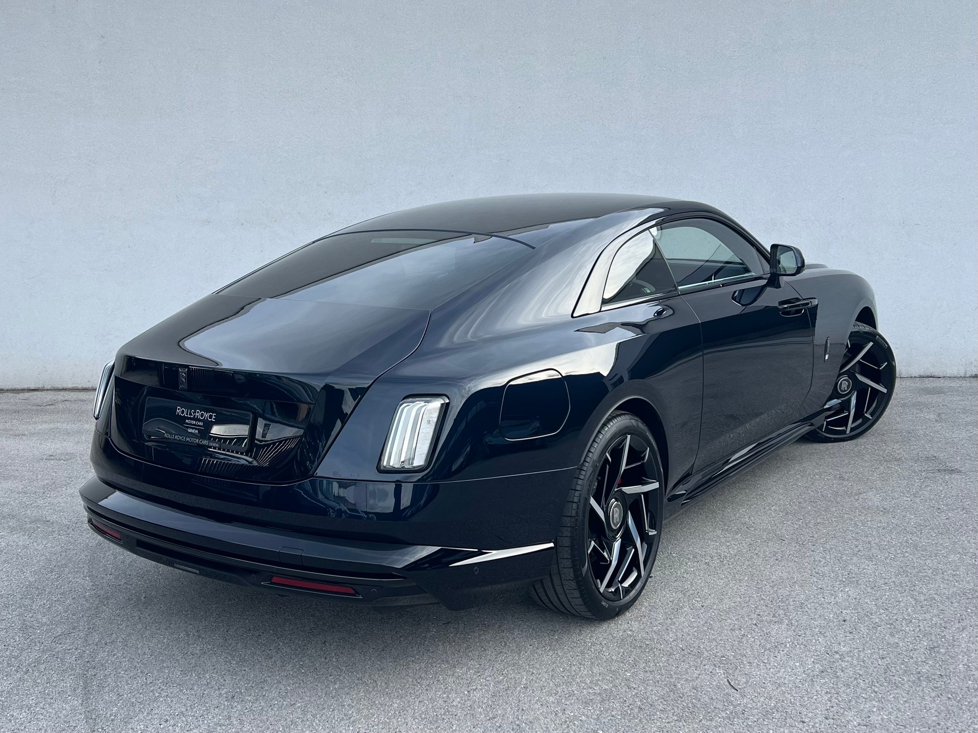 ROLLS-ROYCE Spectre Black Badge-image-1