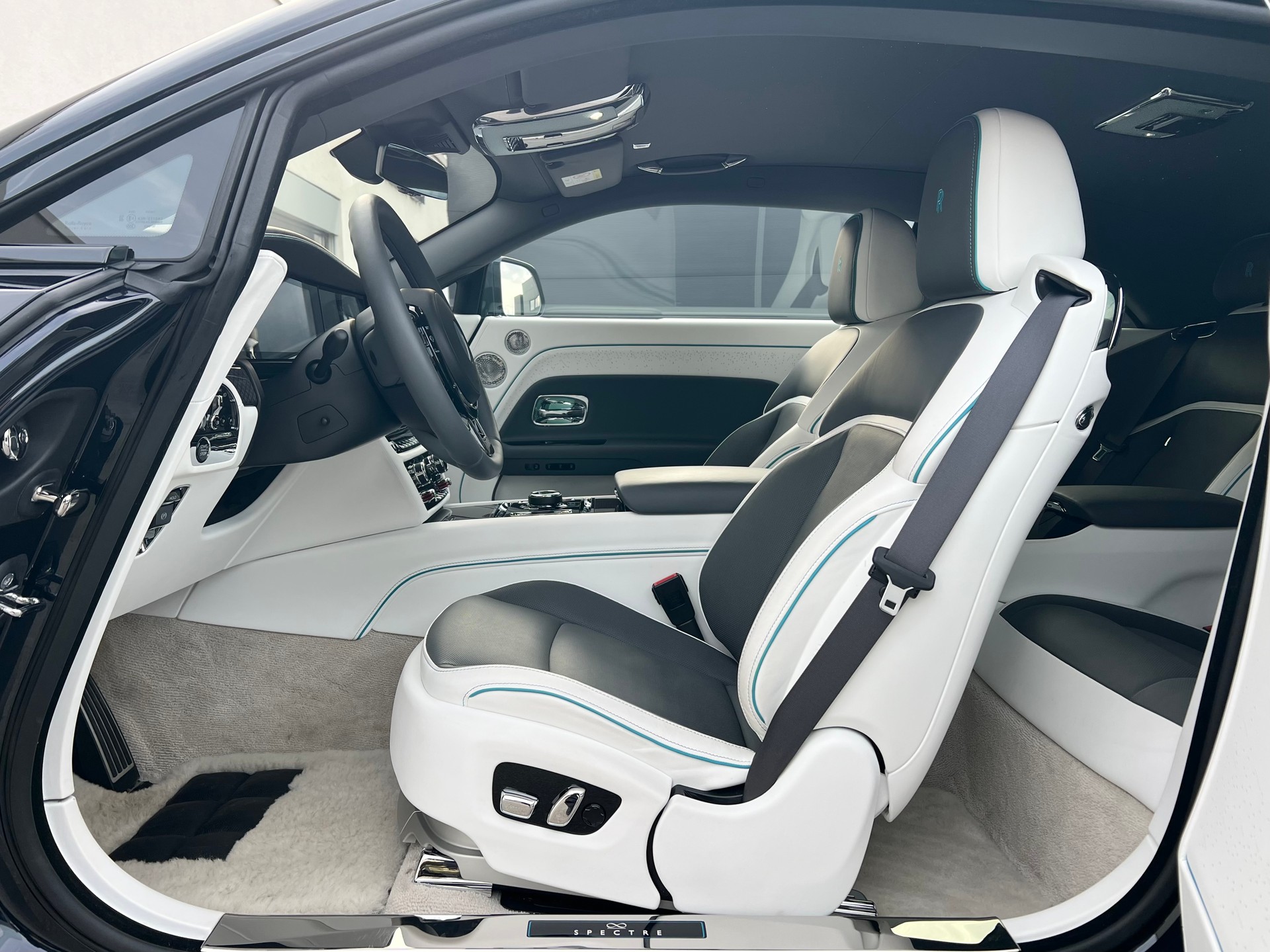 ROLLS-ROYCE Spectre Black Badge-image-10