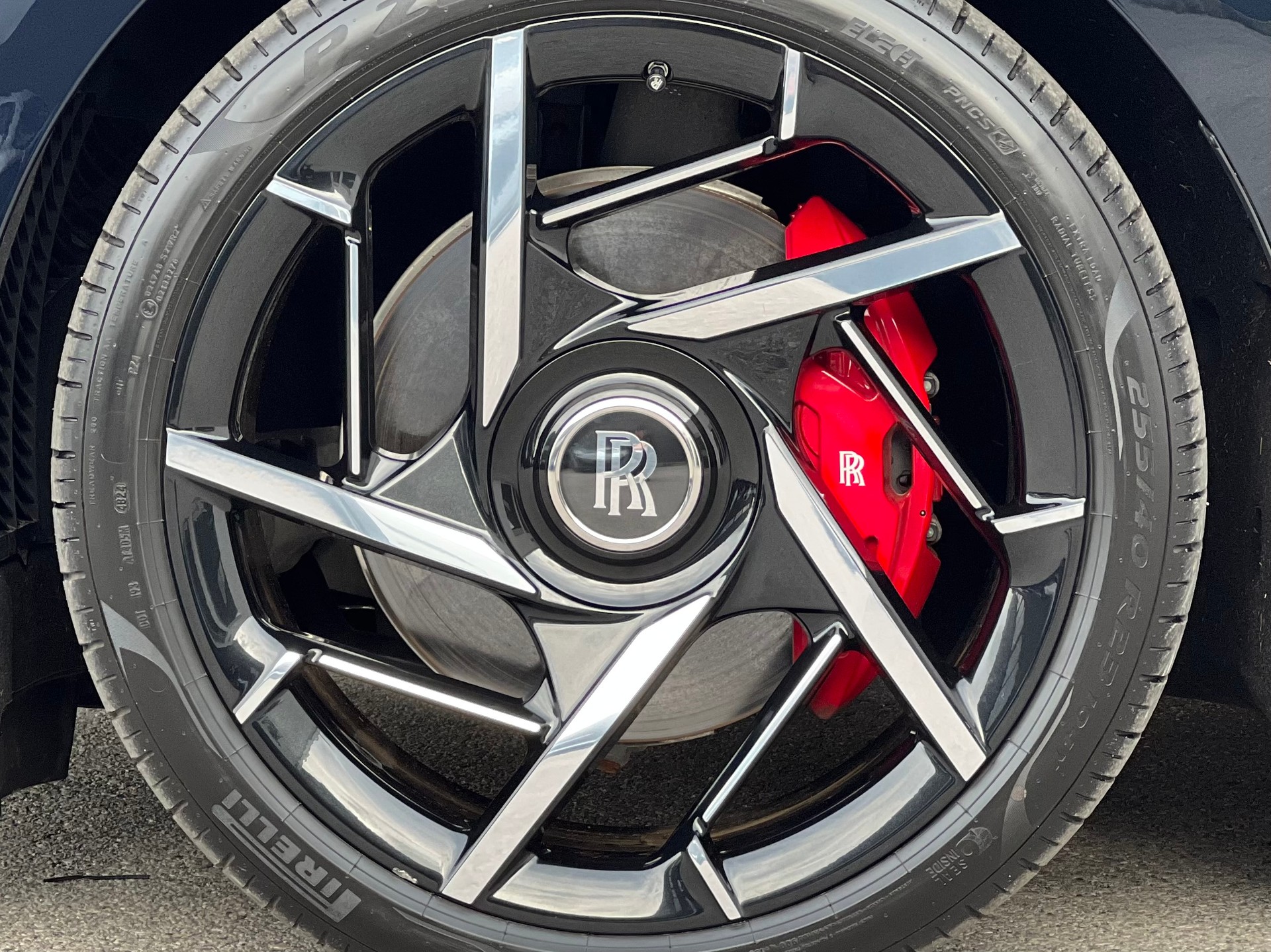 ROLLS-ROYCE Spectre Black Badge-image-9