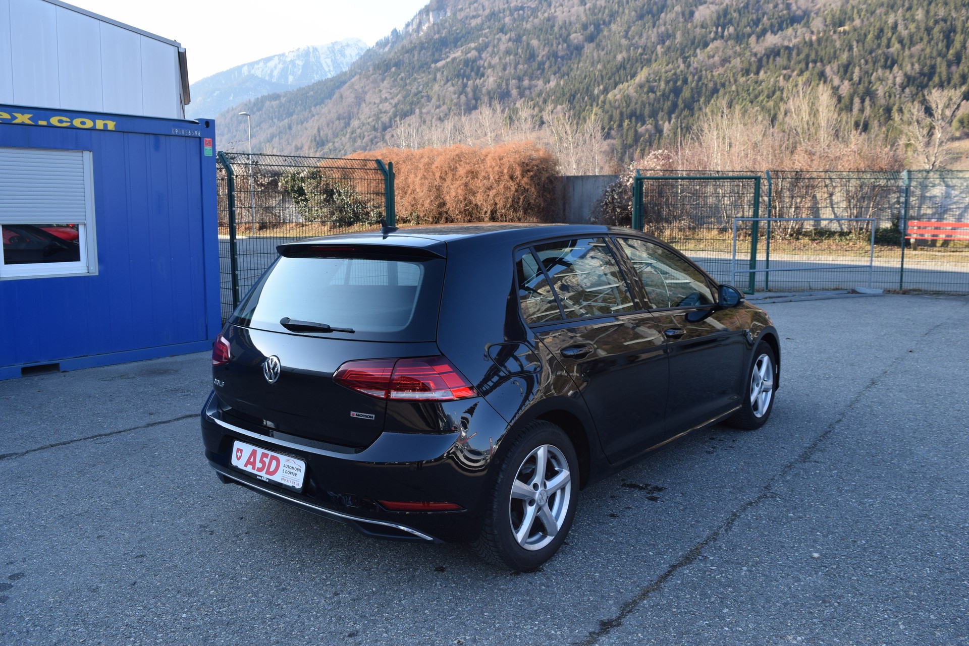 VW Golf 2.0 TDI Comfortline Swiss Line Limited 4M-image-7