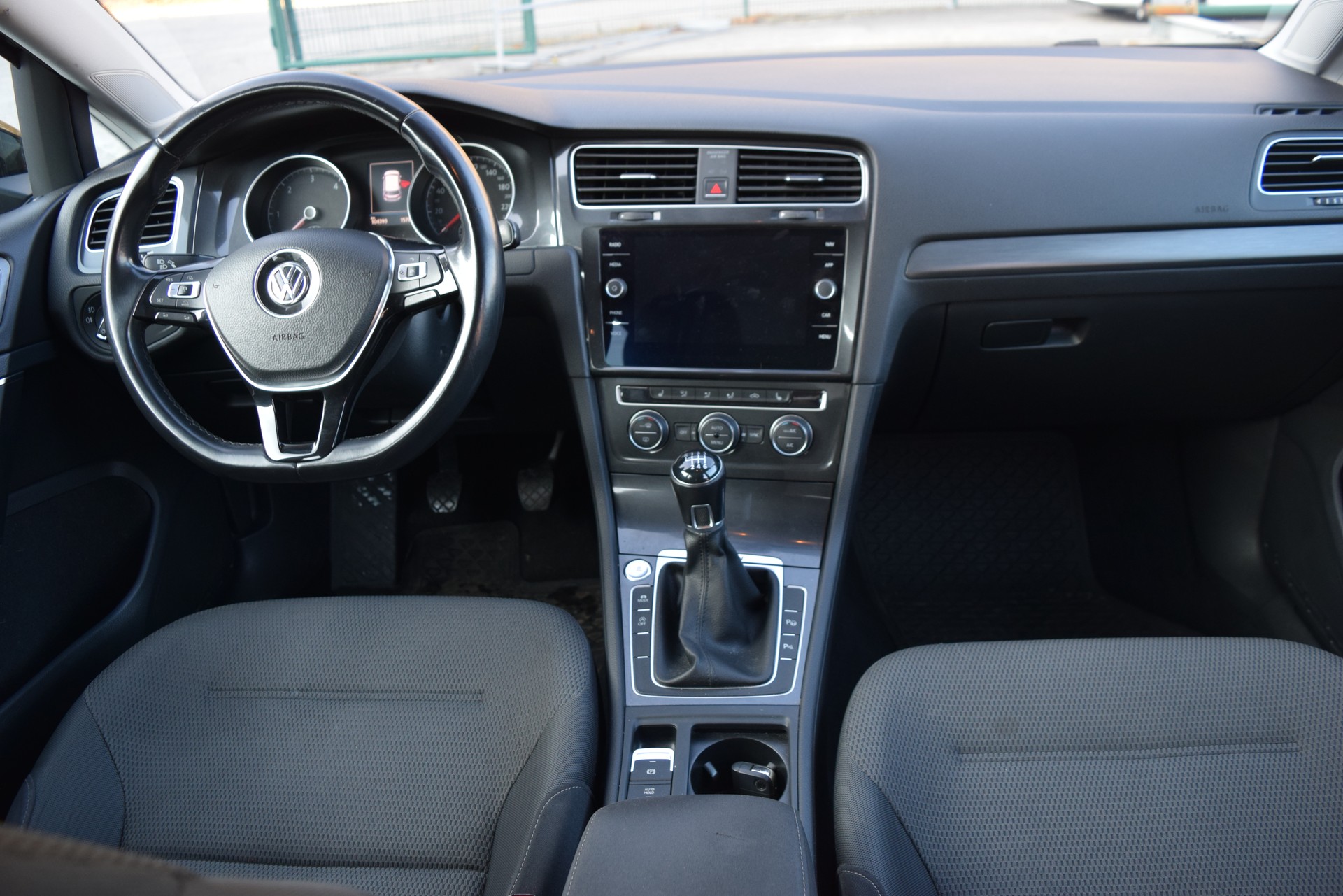 VW Golf 2.0 TDI Comfortline Swiss Line Limited 4M-image-11