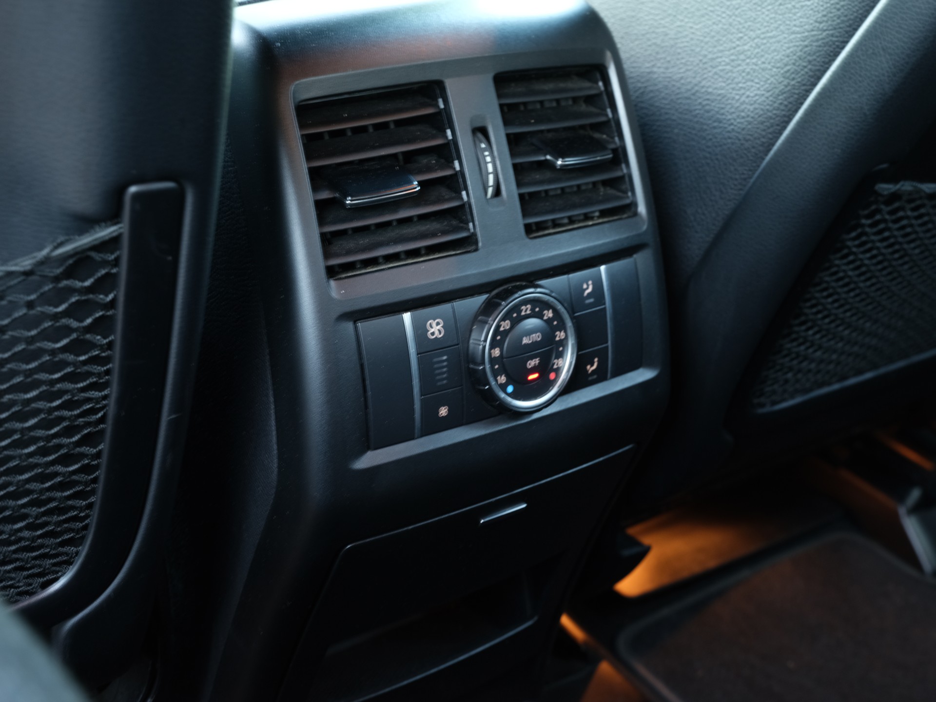 MERCEDES-BENZ GLE 350 d 4Matic AMG-Line 9G-Tronic-image-22