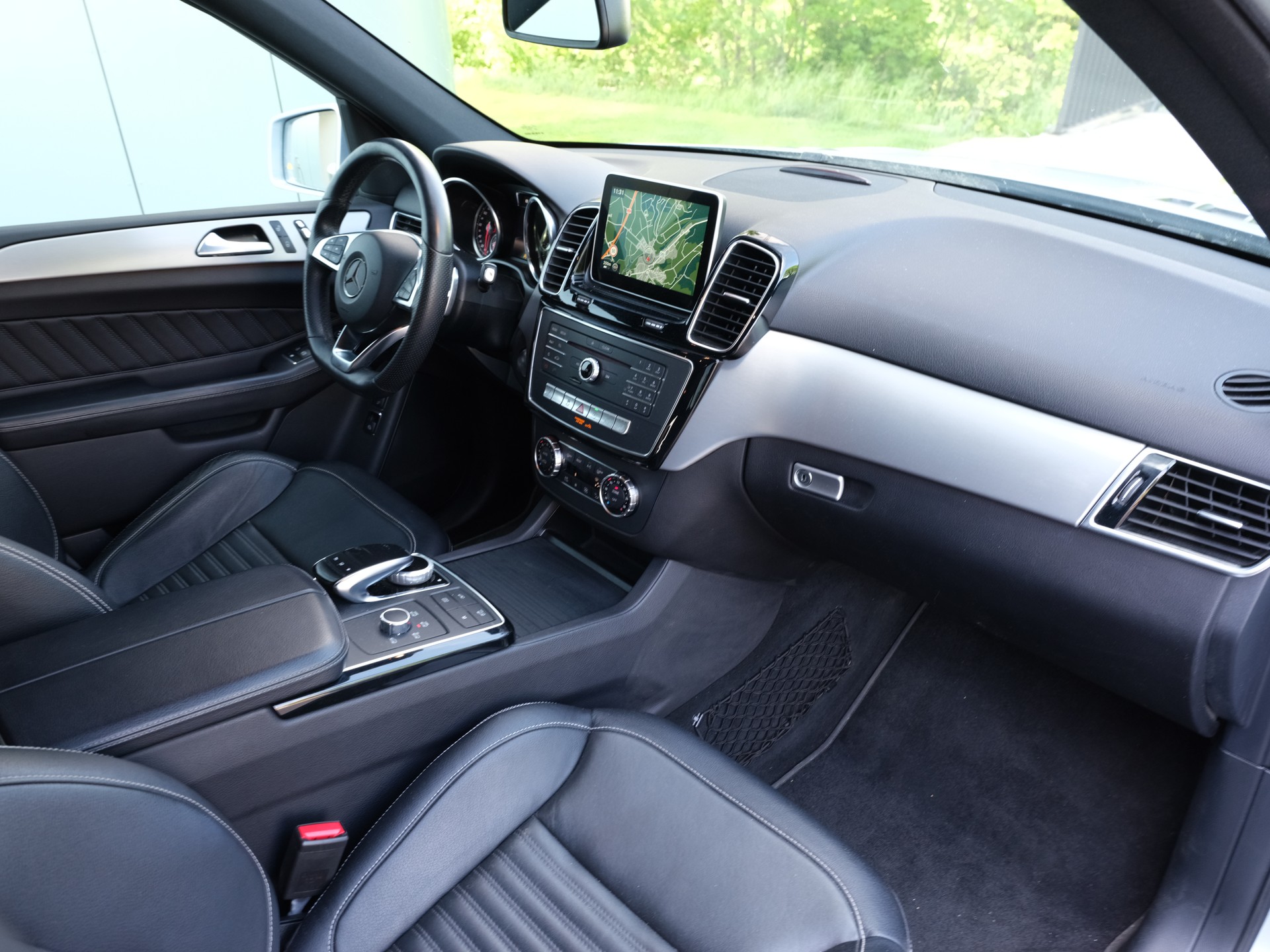 MERCEDES-BENZ GLE 350 d 4Matic AMG-Line 9G-Tronic-image-24