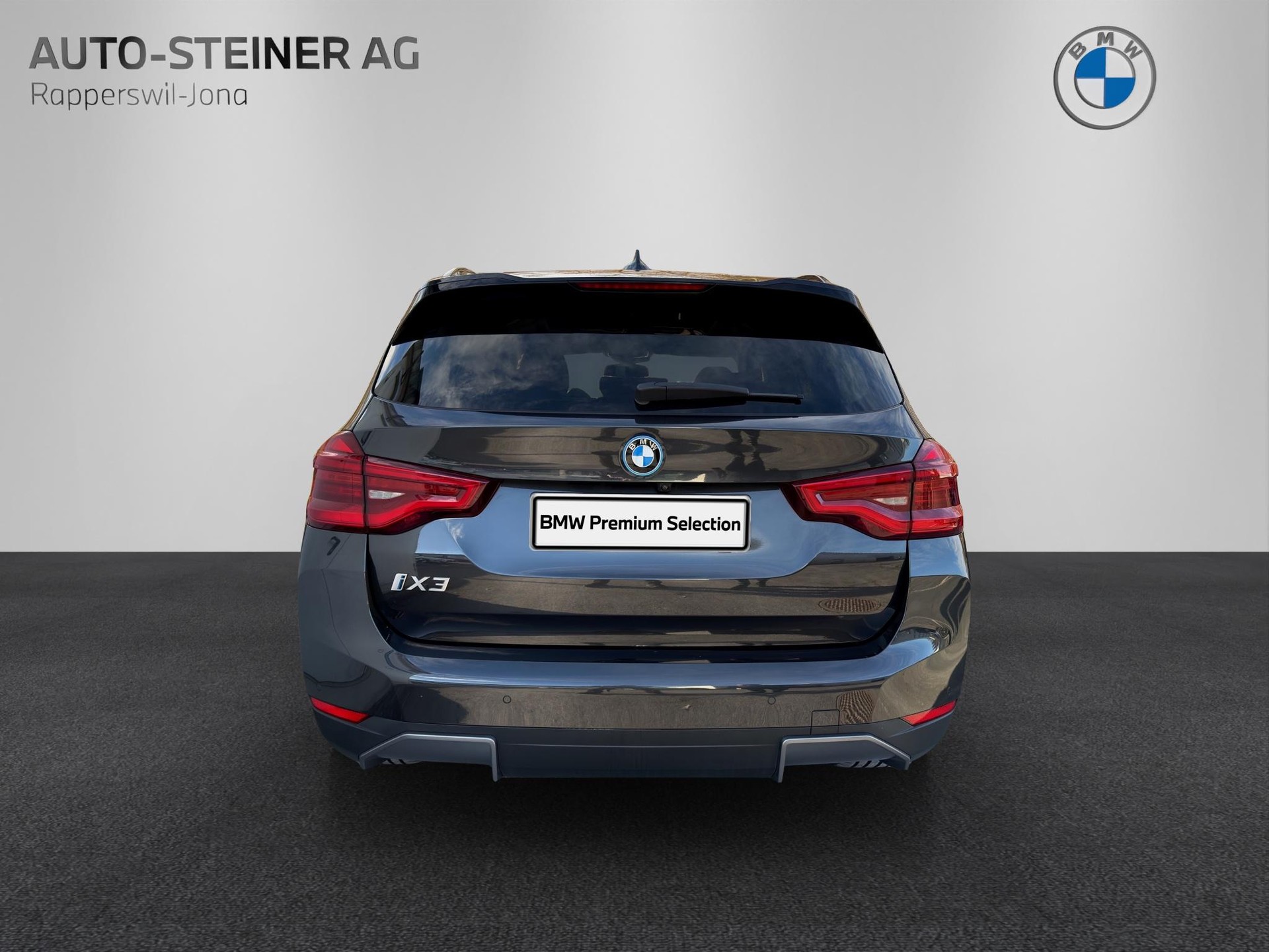 BMW iX3 Impressive-showroom-element-3