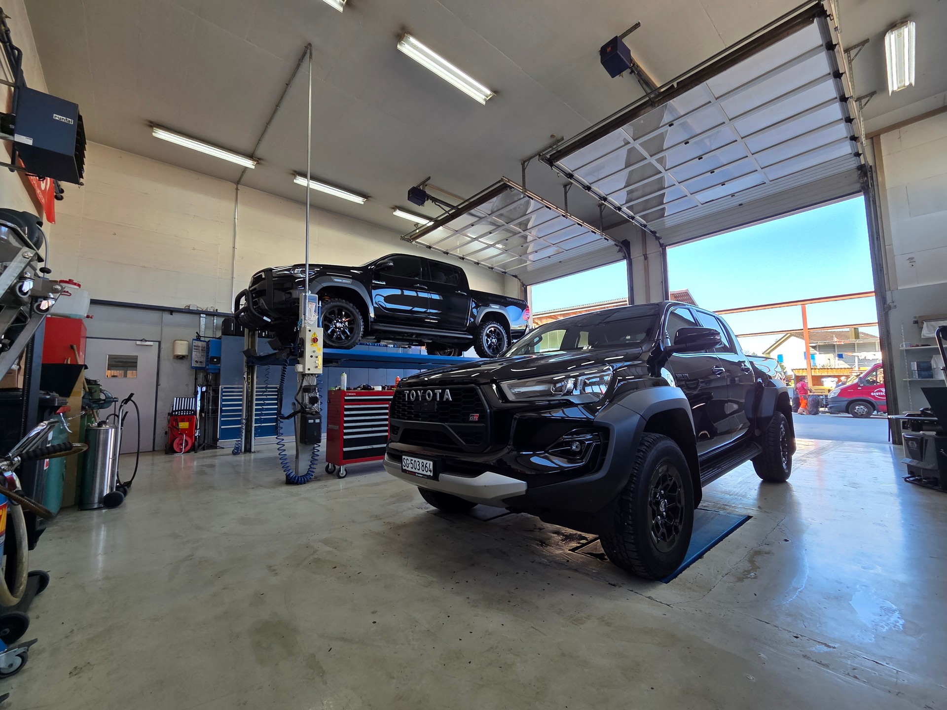 TOYOTA Hilux 2.8D-4D GR II Double Cab 4x4 A-image-9