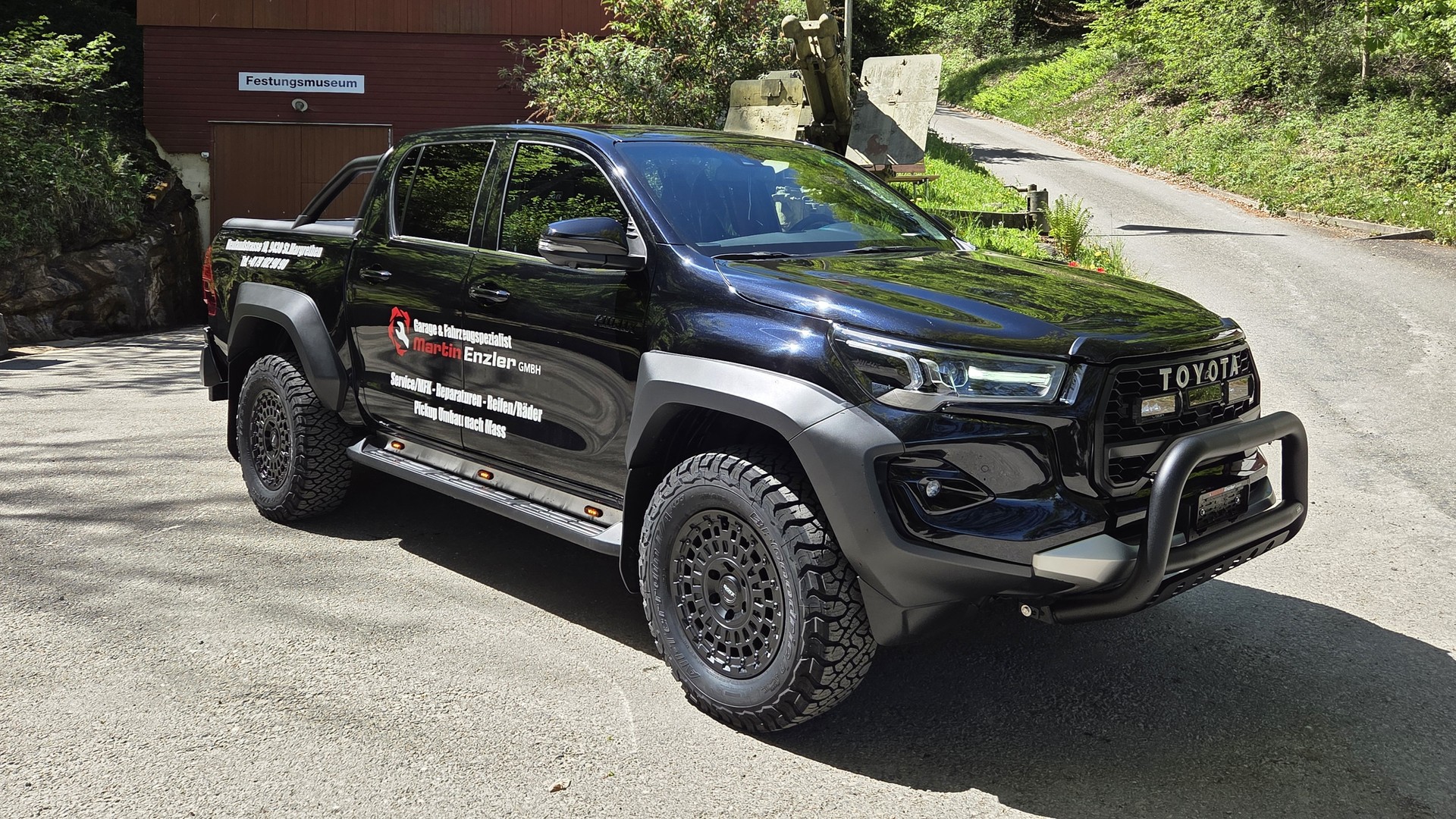 TOYOTA Hilux 2.8D-4D GR II Double Cab 4x4 A-image-2