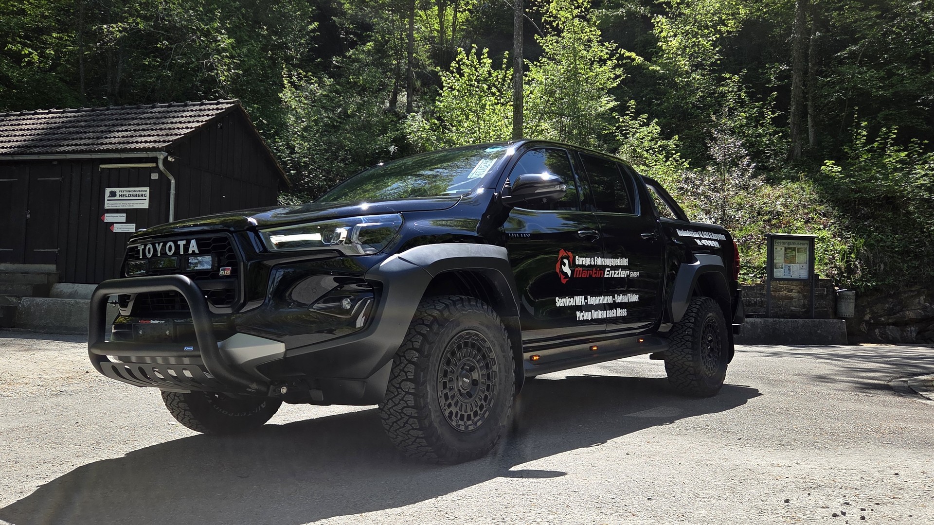 TOYOTA Hilux 2.8D-4D GR II Double Cab 4x4 A-image-4