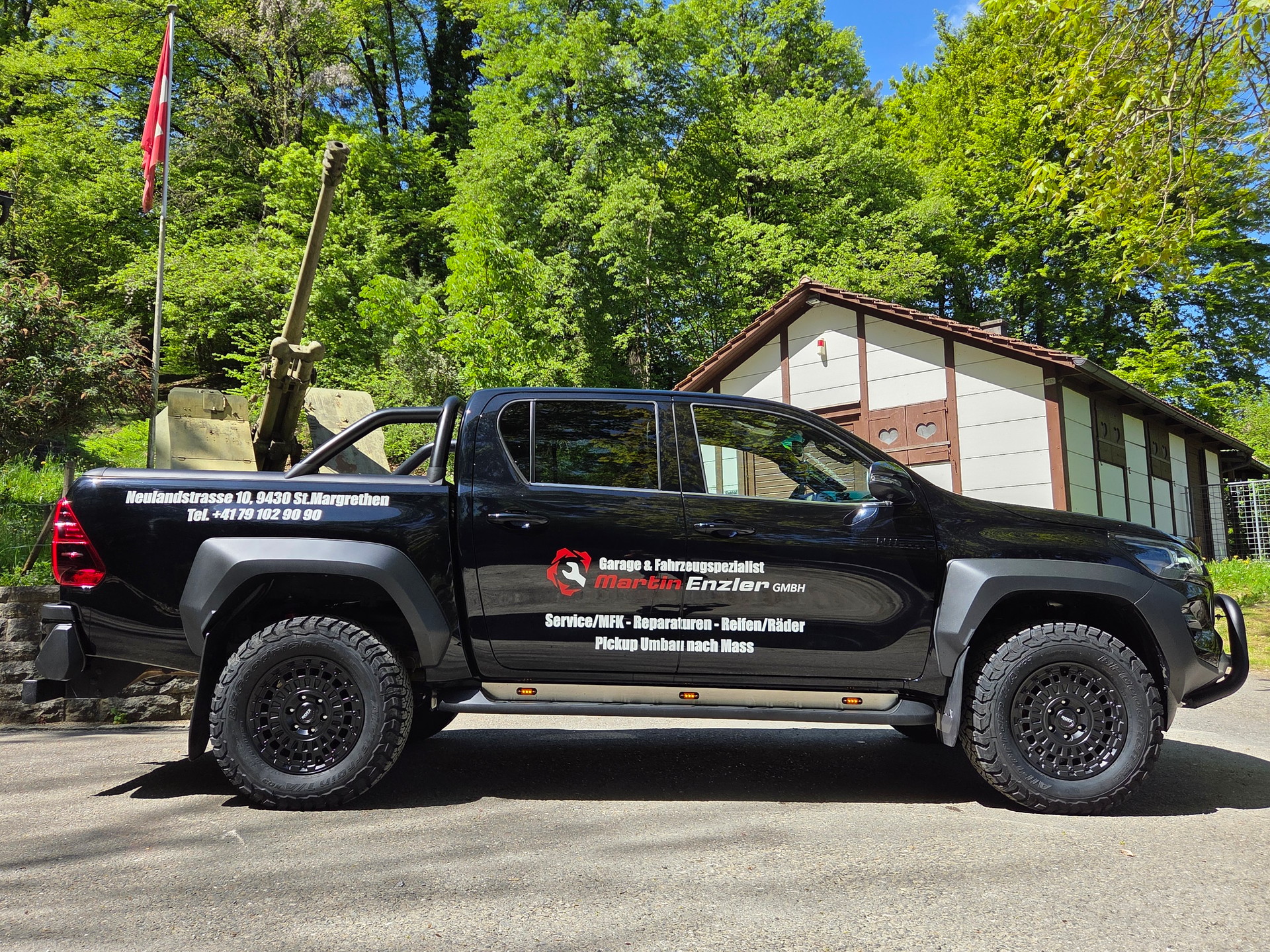 TOYOTA Hilux 2.8D-4D GR II Double Cab 4x4 A-image-3