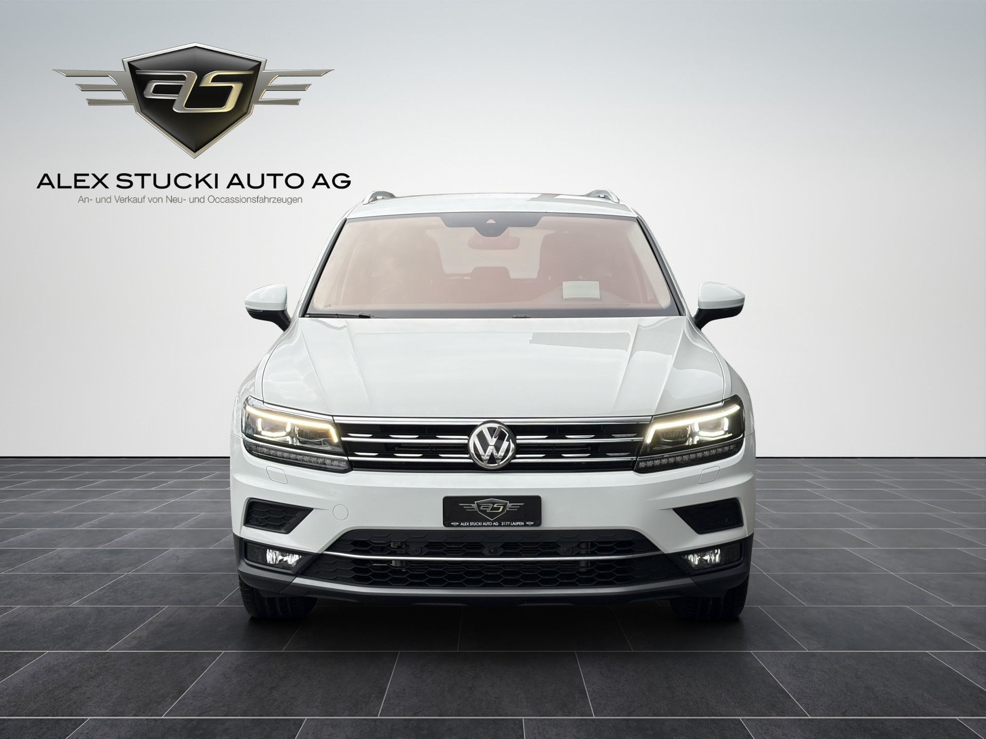 VW Tiguan 2.0TSI Highline 4Motion DSG-showroom-element-1