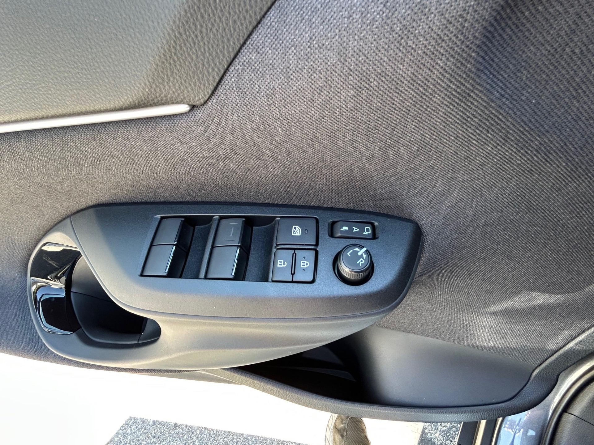TOYOTA Yaris Cross 1.5 VVT-i HSD Trend AWD-i-image-11