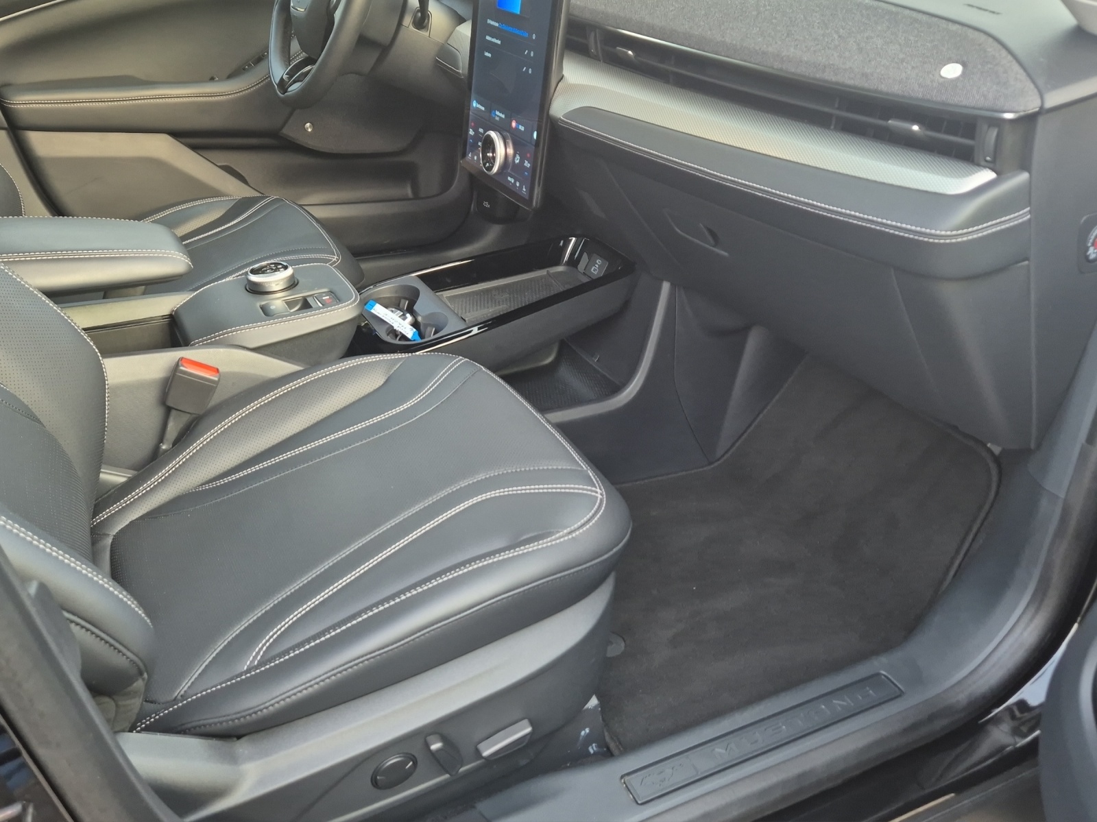 FORD Mustang MACH-E RWD 73 kWh-image-18