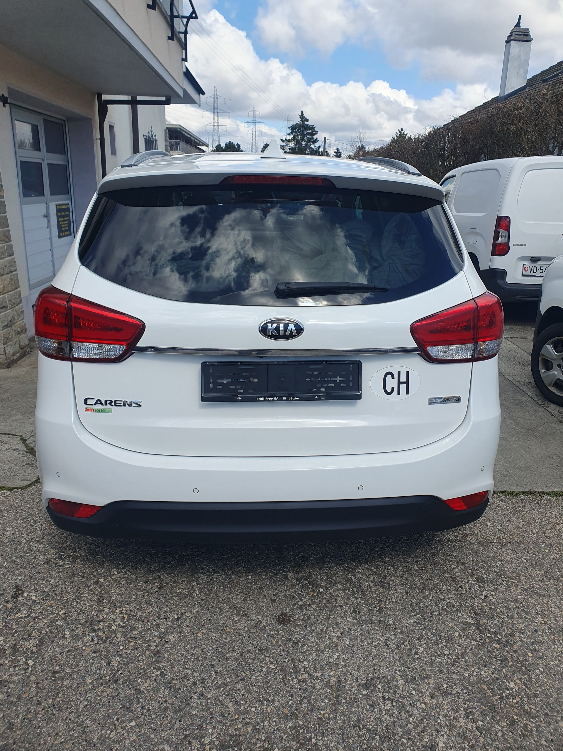 KIA Carens 1.7 CRDi Trend DCT-image-3