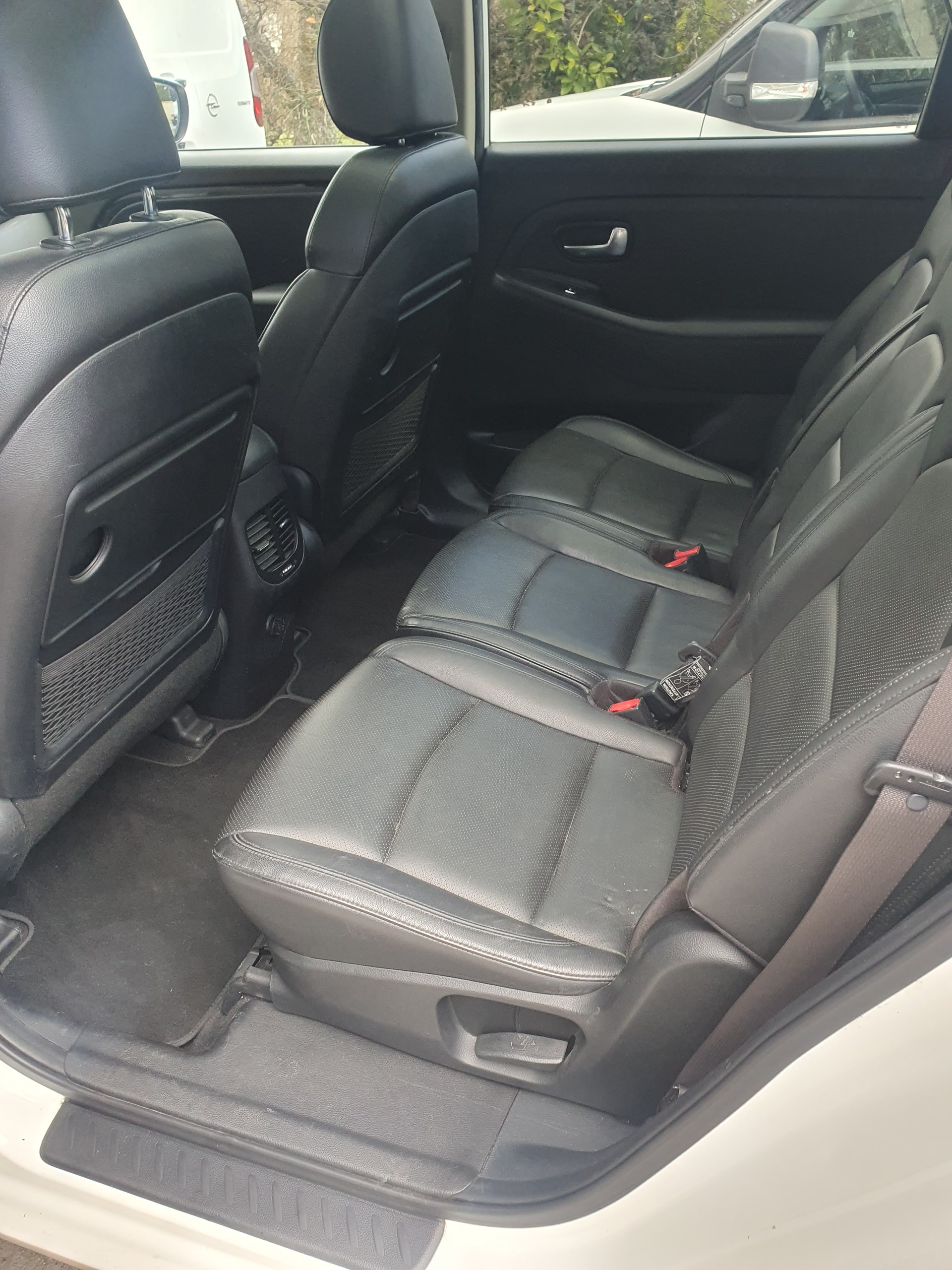 KIA Carens 1.7 CRDi Trend DCT-image-4