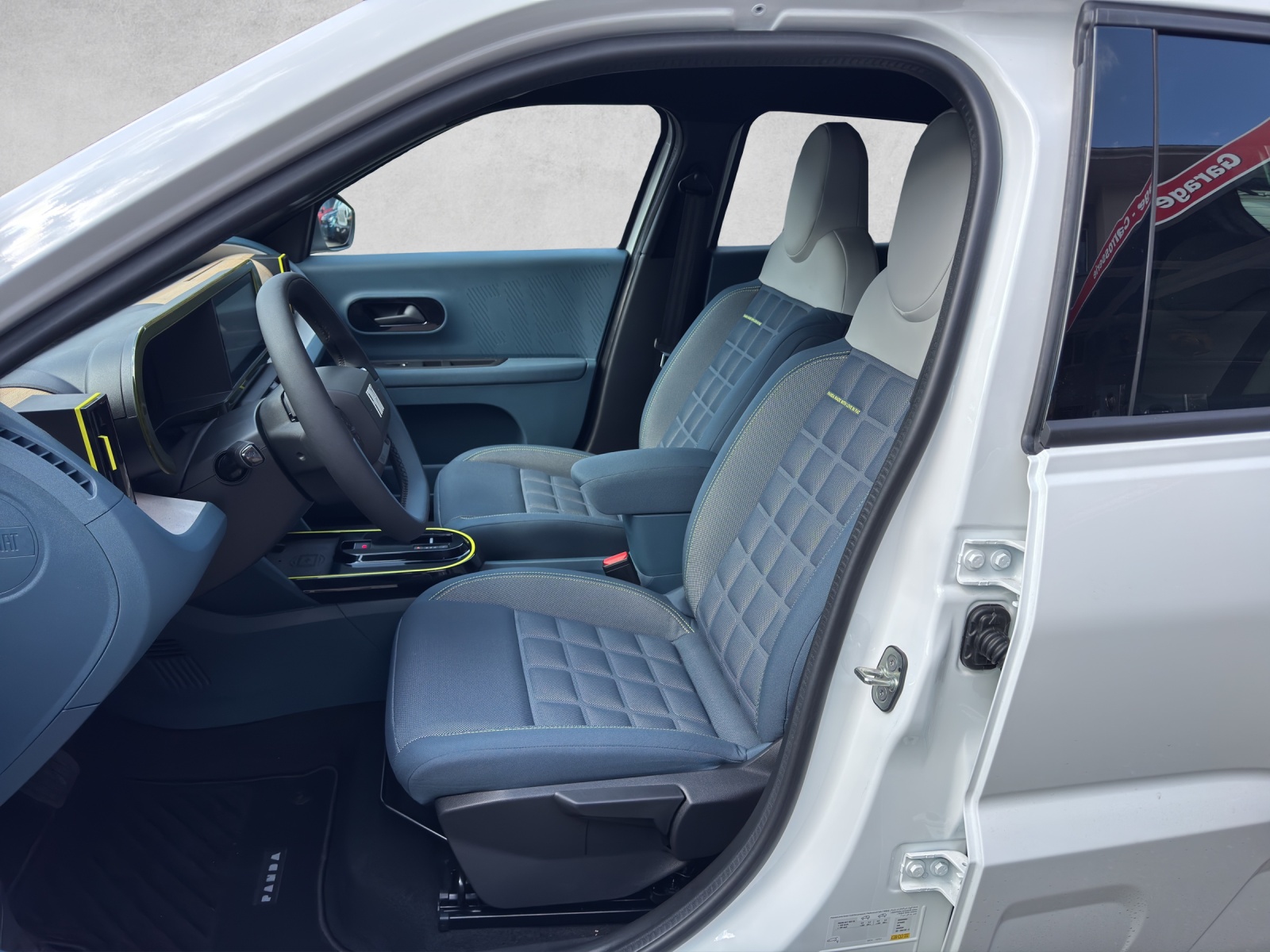 FIAT Grande Panda 1.2 Hybrid La Prima-image-8