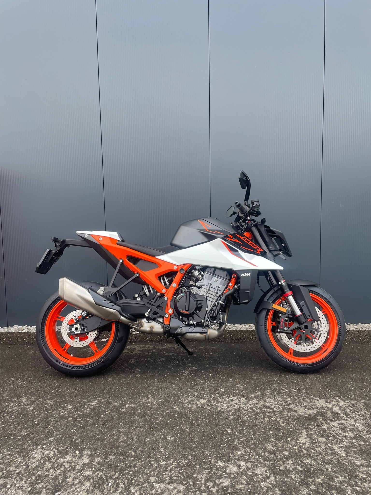 KTM 990 Duke R-image-1
