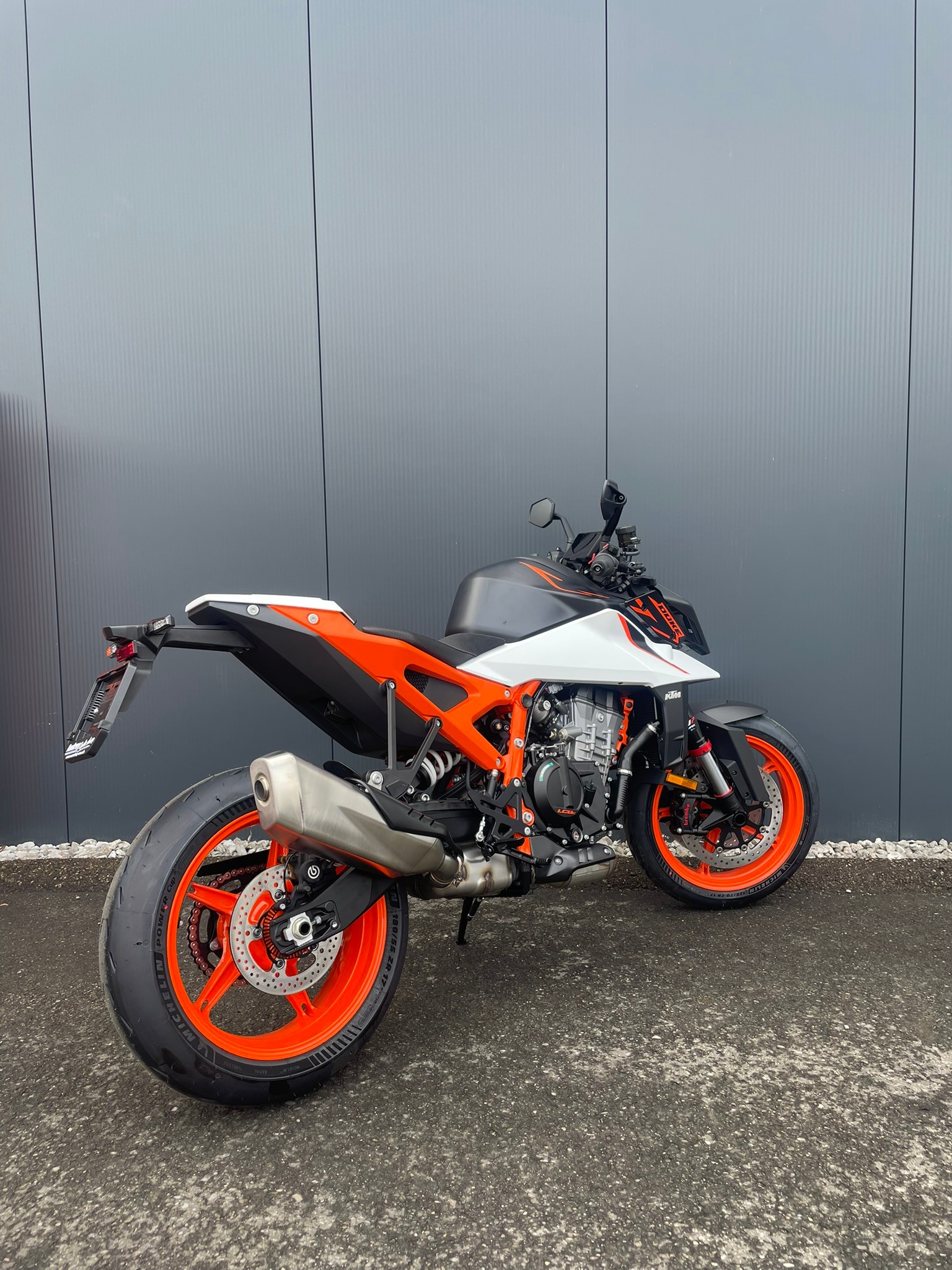 KTM 990 Duke R-image-2