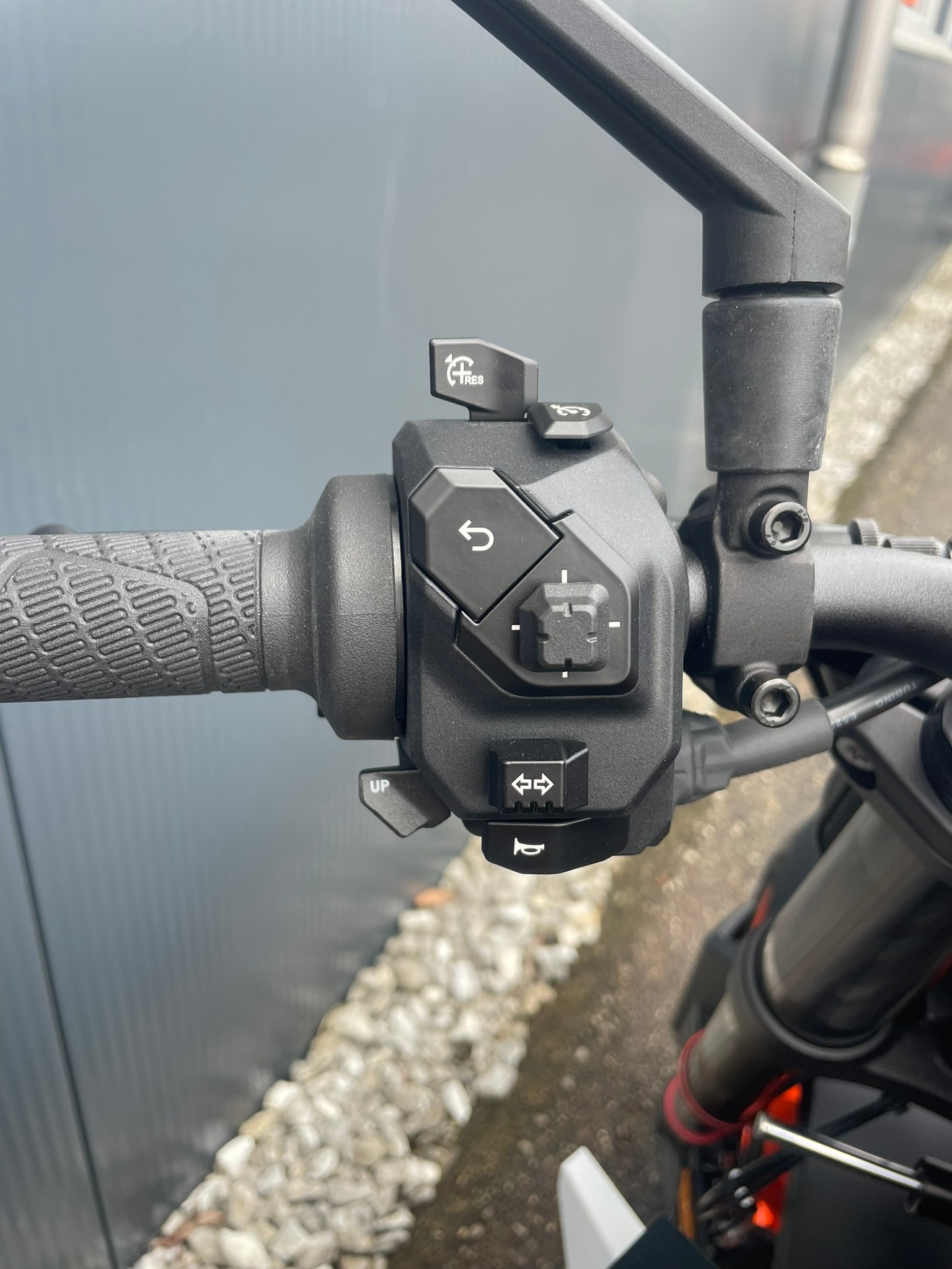 KTM 990 Duke R-image-8