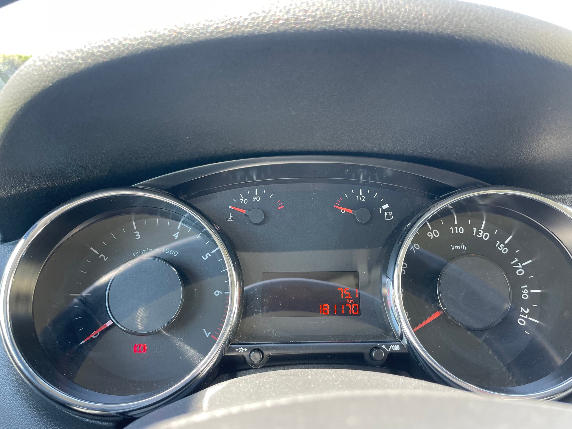 PEUGEOT 5008 1.6 16V VTI Active-image-12