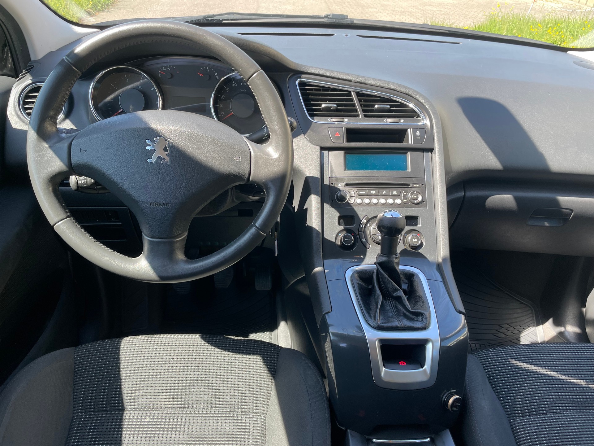 PEUGEOT 5008 1.6 16V VTI Active-image-11