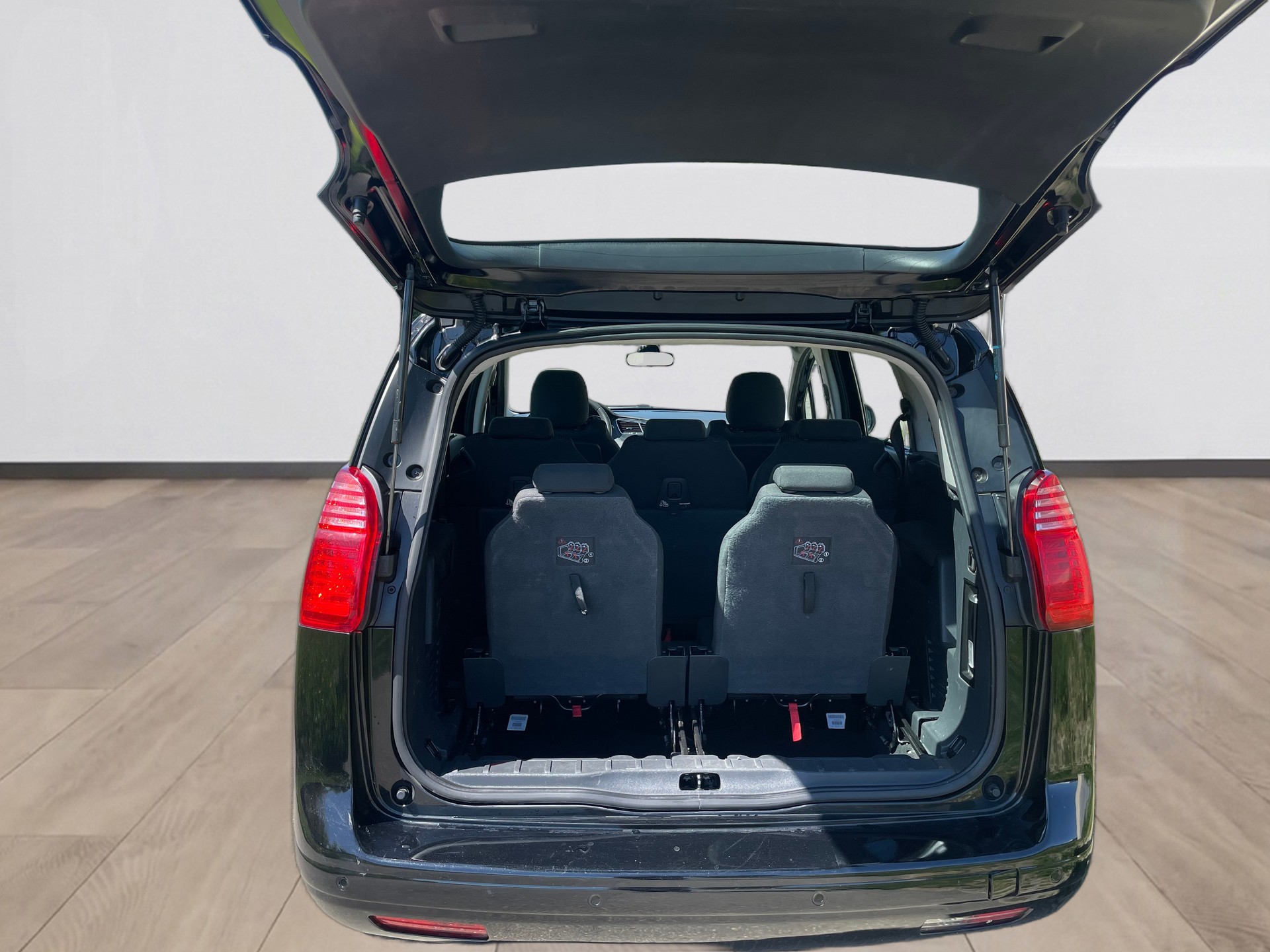 PEUGEOT 5008 1.6 16V VTI Active-image-10