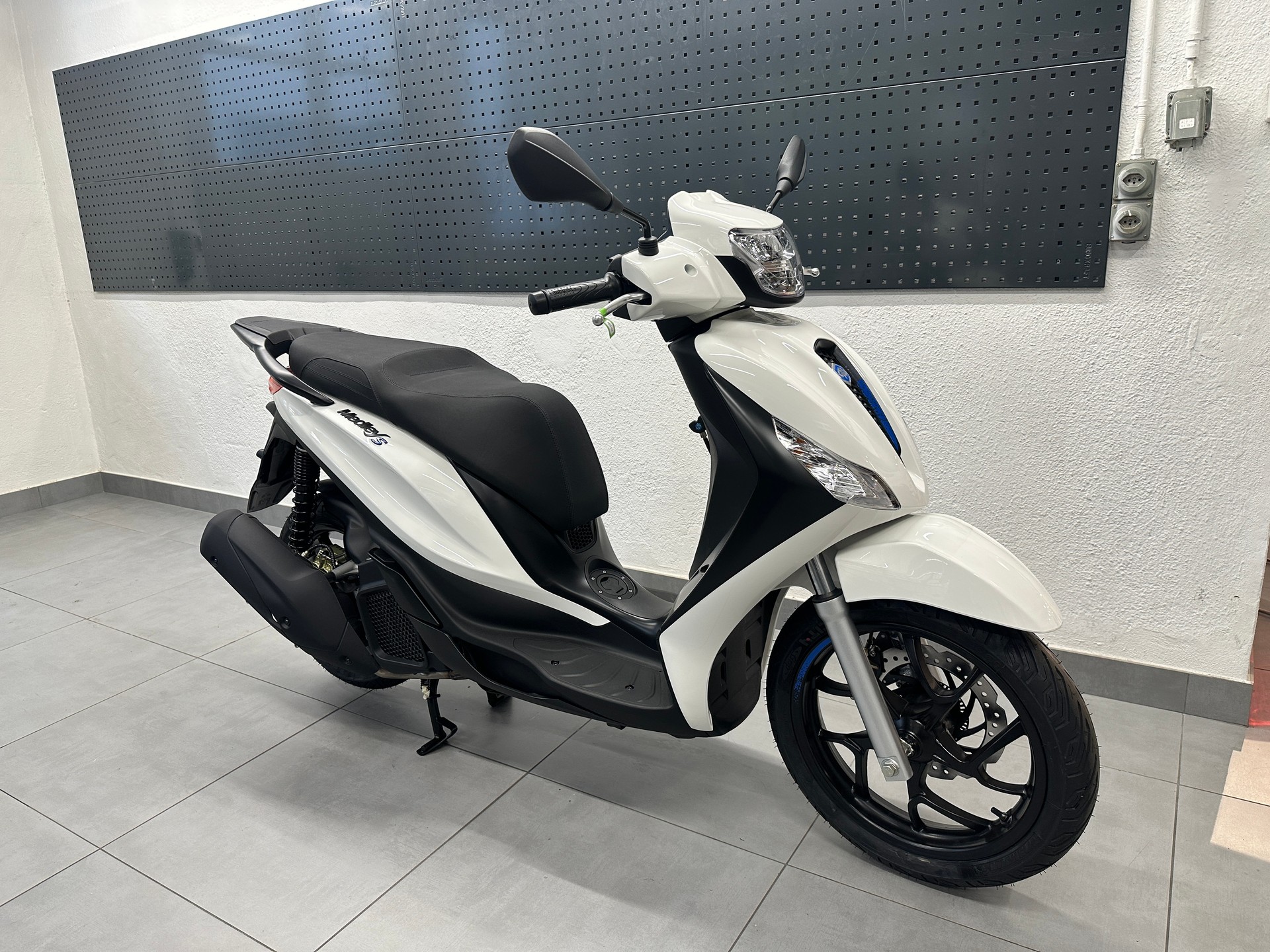 PIAGGIO Medley 125 Sport | Neu | 125cc | City Roller-image-1