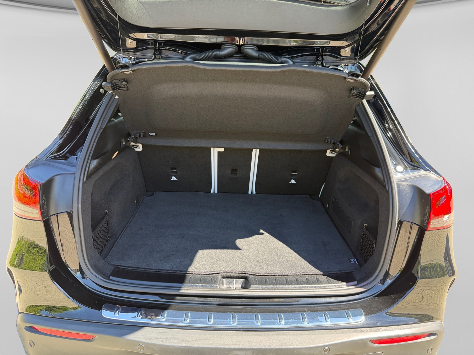 MERCEDES-BENZ EQA 250 AMG Line-image-19