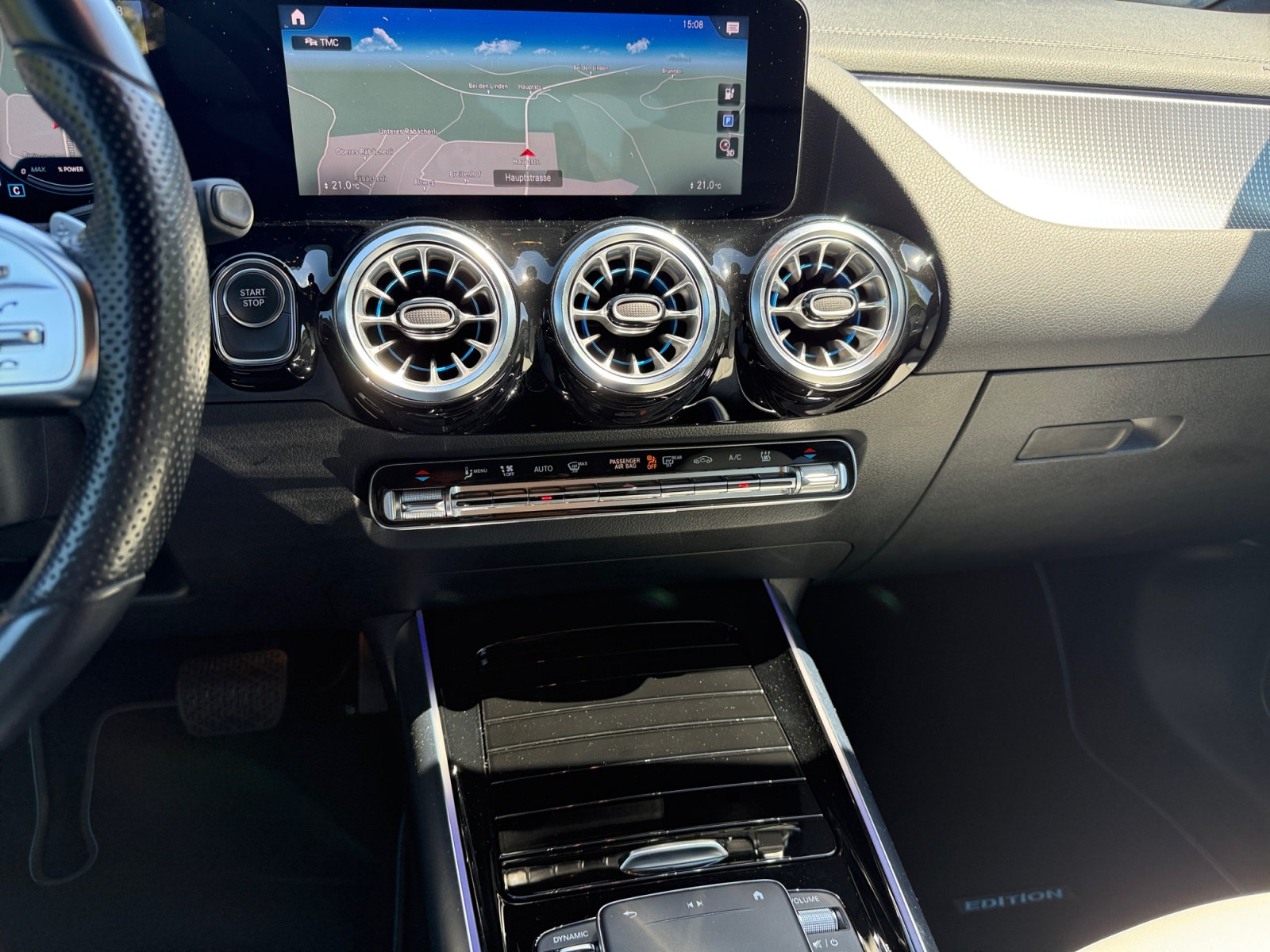 MERCEDES-BENZ EQA 250 AMG Line-image-15