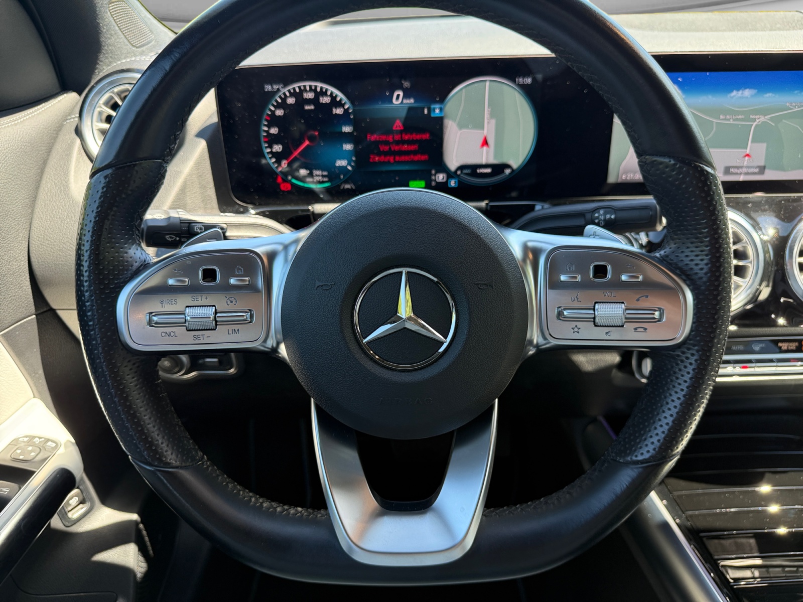 MERCEDES-BENZ EQA 250 AMG Line-image-13