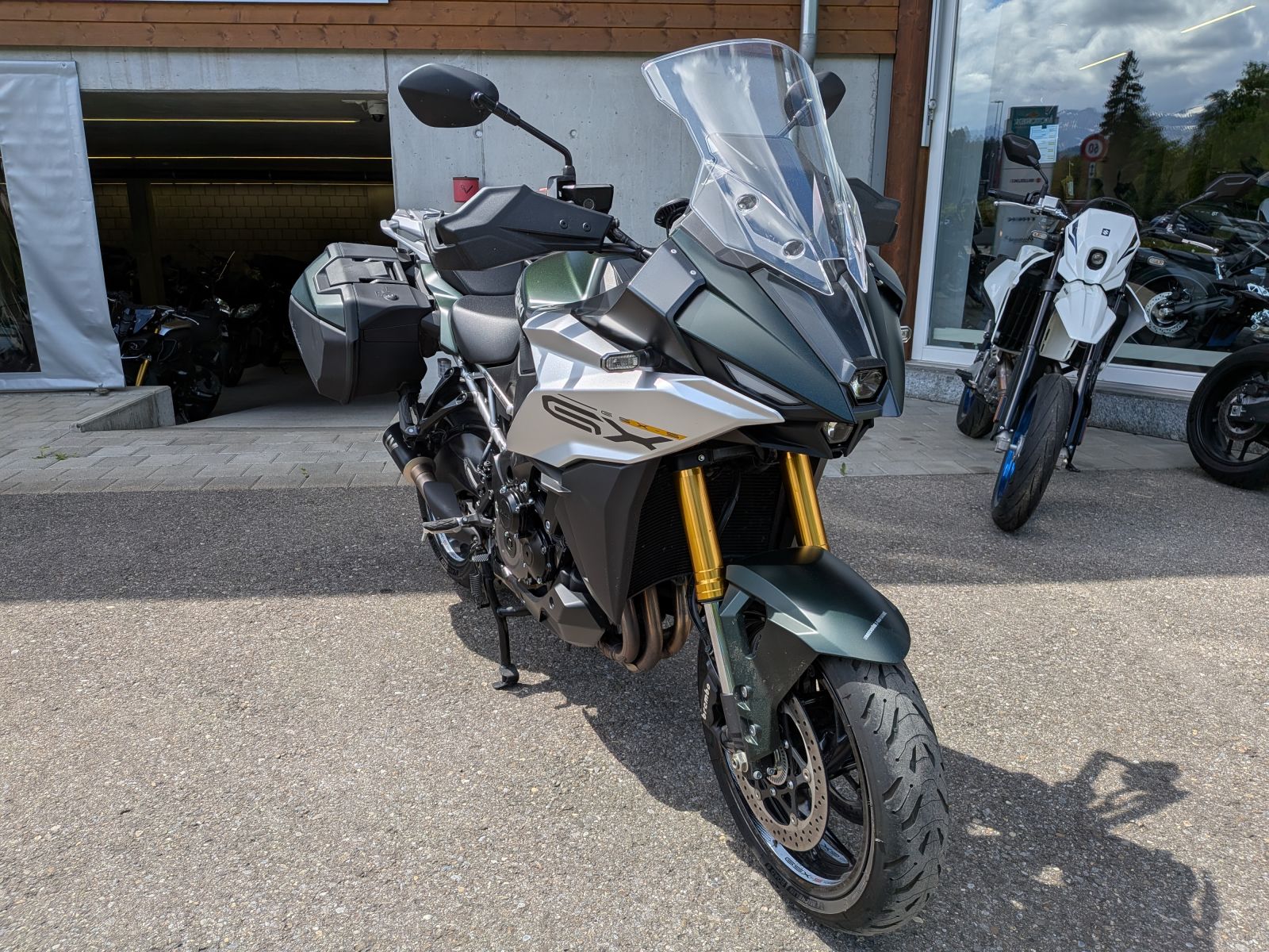 SUZUKI GSX-S 1000 GX Travel-image-1