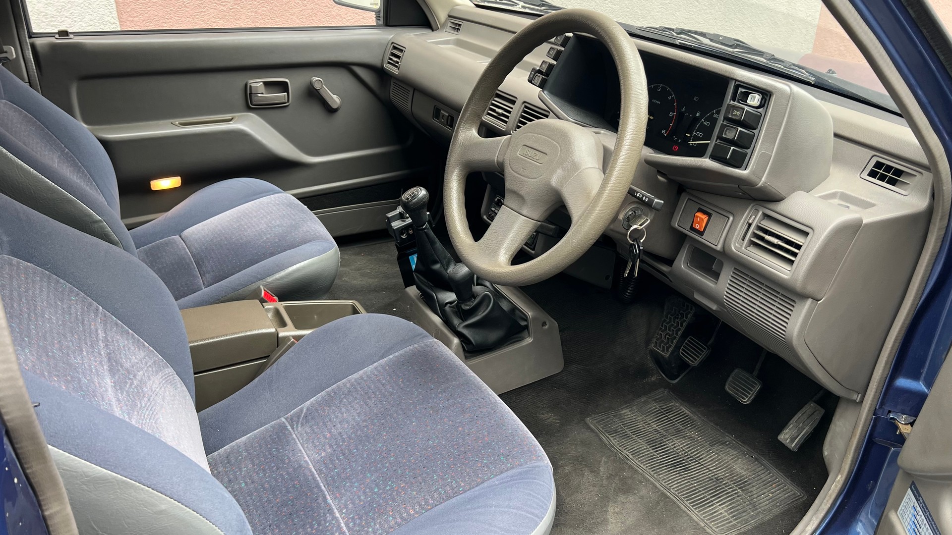 ISUZU ISUZU Adventure Midi 4x4 Rechtslenker 1.Hand-image-13