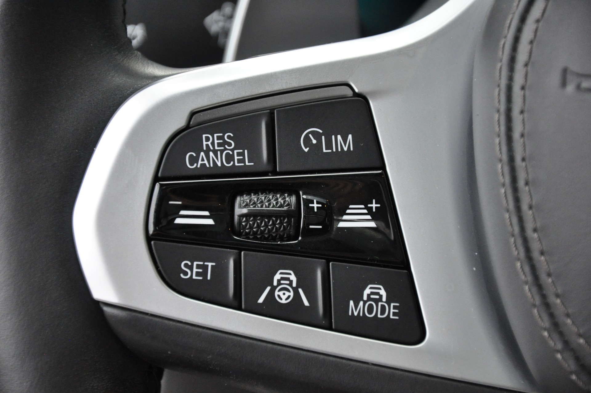 BMW X5 xDrive 48V 40d M Sport Steptronic-image-23