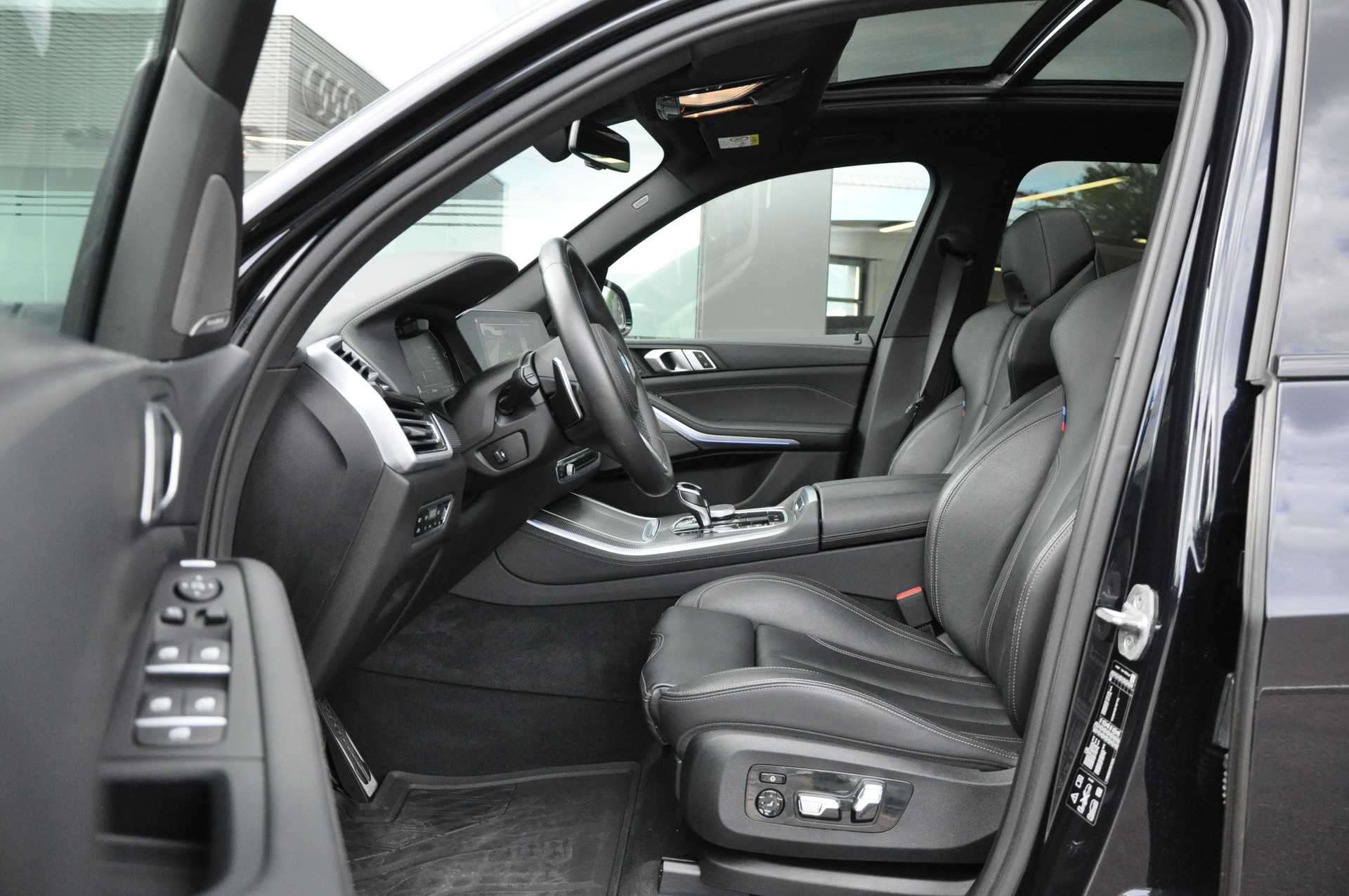 BMW X5 xDrive 48V 40d M Sport Steptronic-image-15
