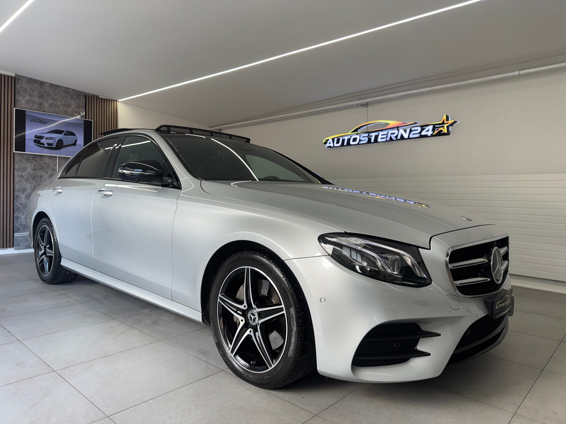 MERCEDES-BENZ E 220d Swiss Star AMG Line 4Matic 9G-Tronic*CH-Fahrzeug*Panoramadach*Frisch MFK*-showroom-element-1
