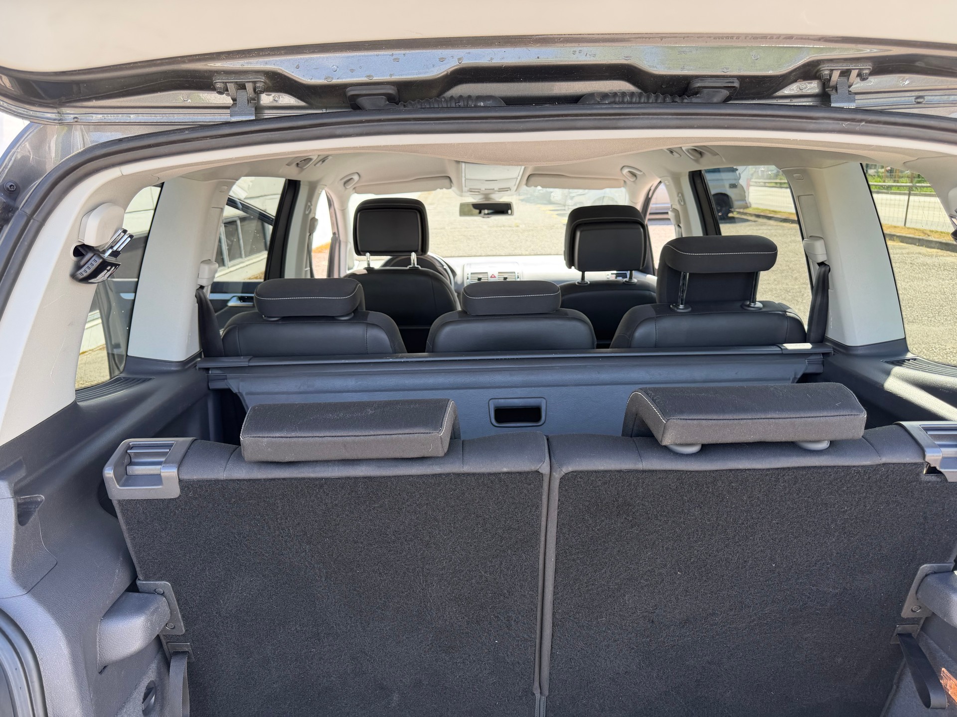 VW Touran 2.0TDI Highline DSG 7 places-image-10