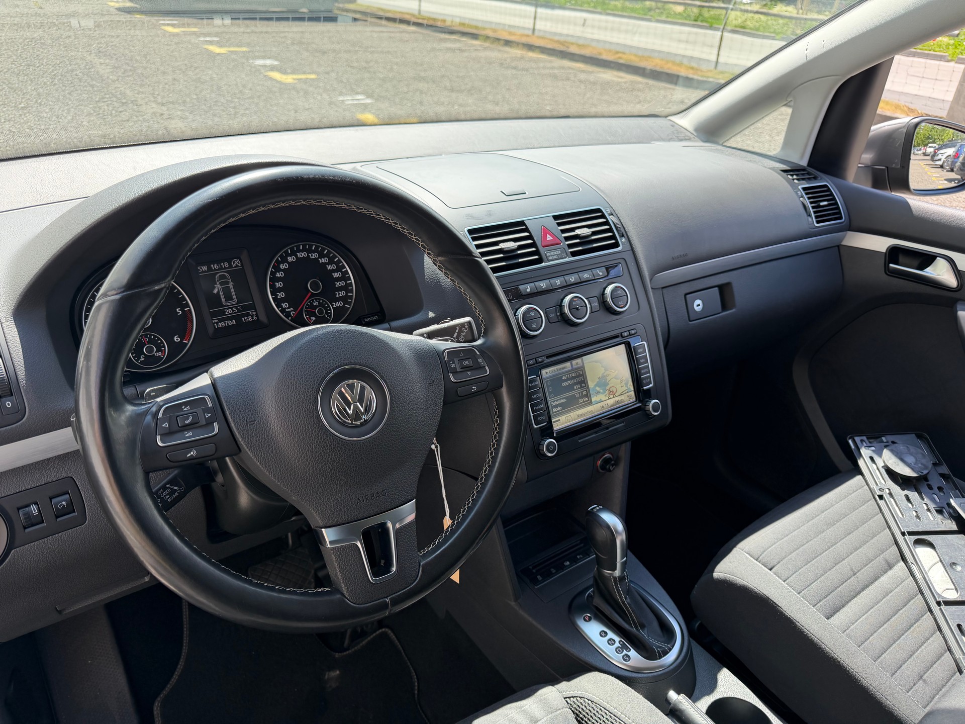 VW Touran 2.0TDI Highline DSG 7 places-image-8