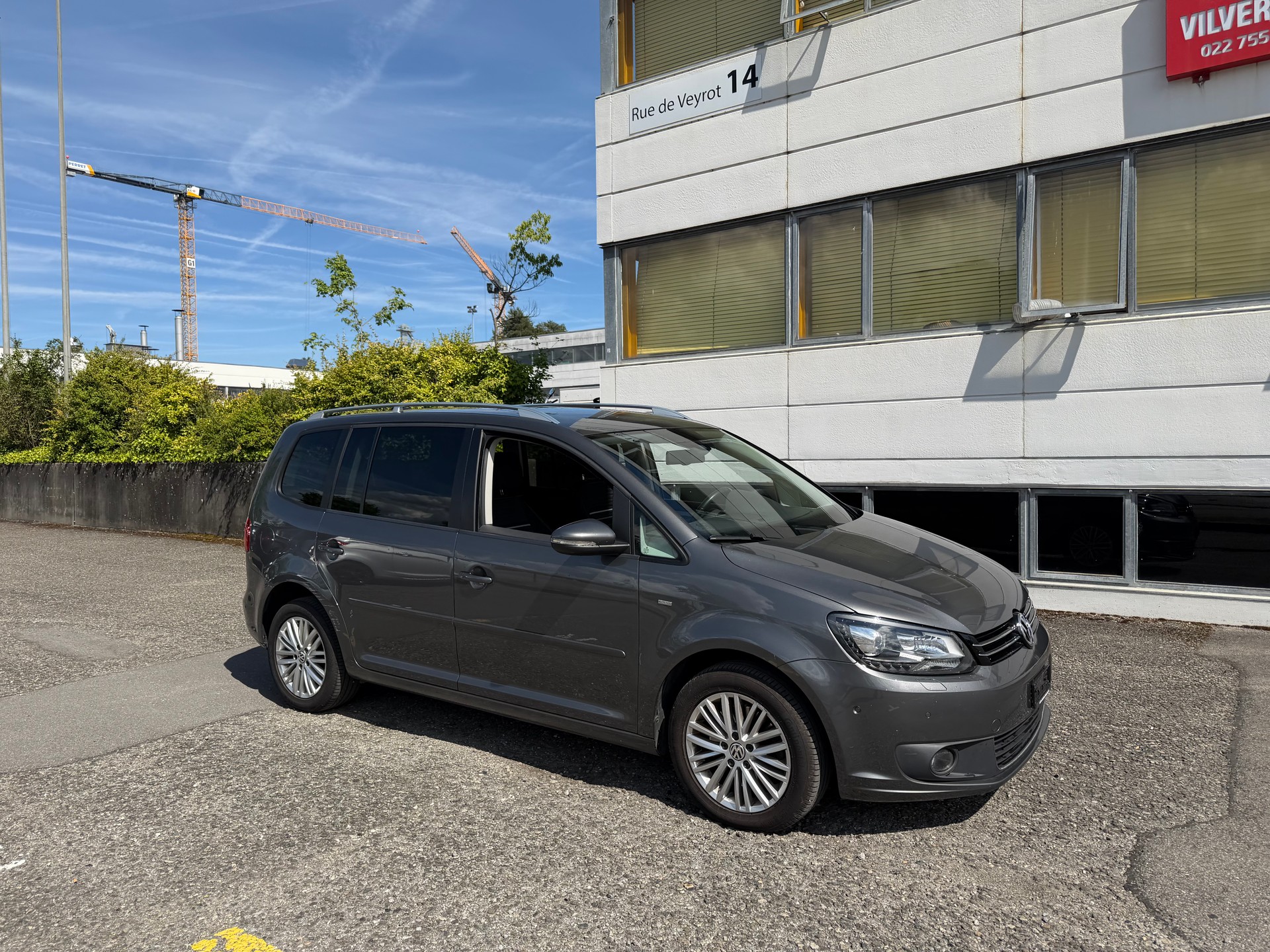 VW Touran 2.0TDI Highline DSG 7 places-image-2