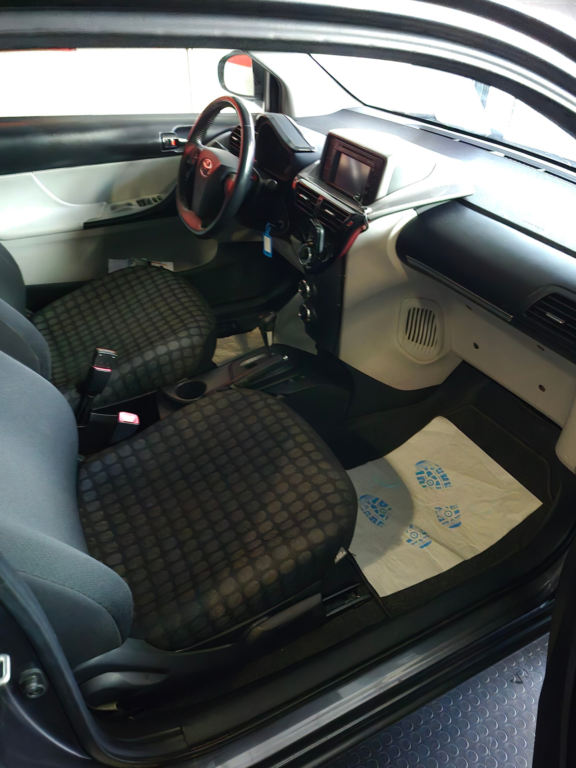 TOYOTA iQ 1.33 Dual VVT-i - AUTOMATICA-image-6