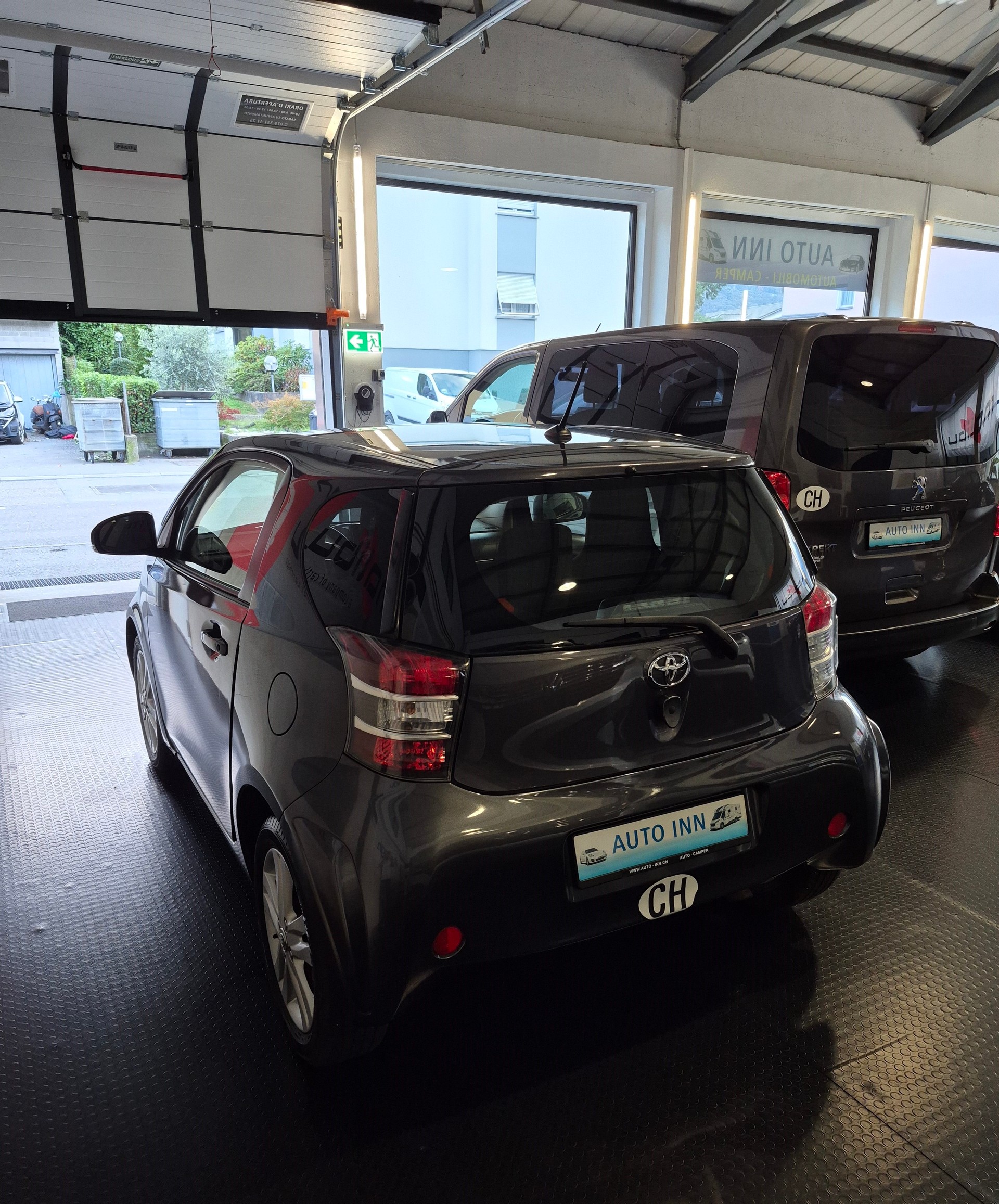 TOYOTA iQ 1.33 Dual VVT-i - AUTOMATICA-image-1
